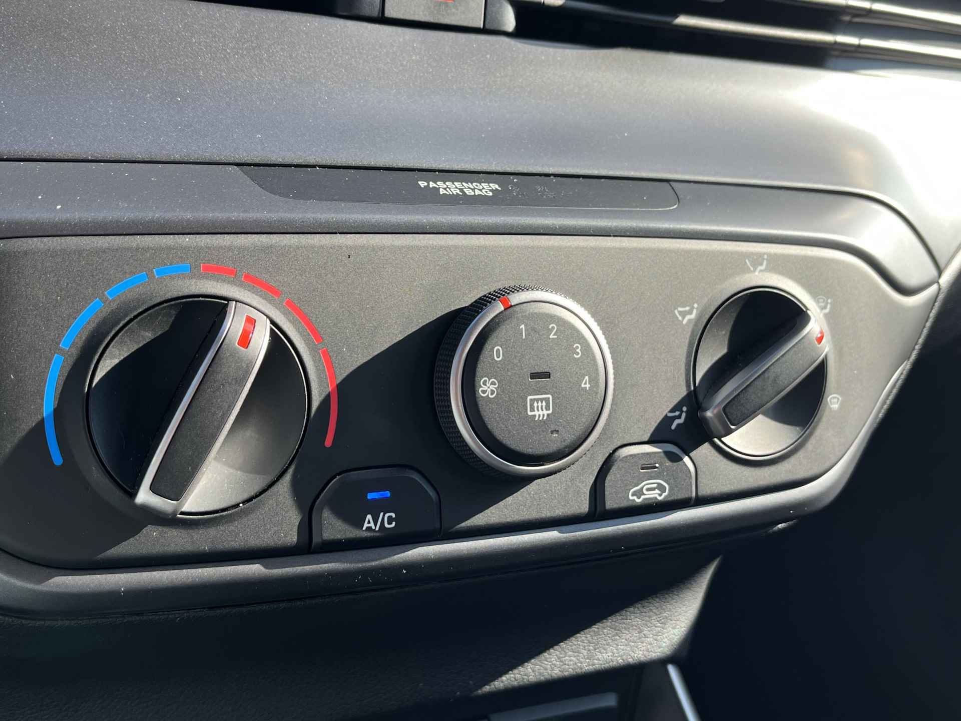 Hyundai i20 1.0 T-GDI Comfort | Camera | Apple Carplay | Zwart Dak - 25/37