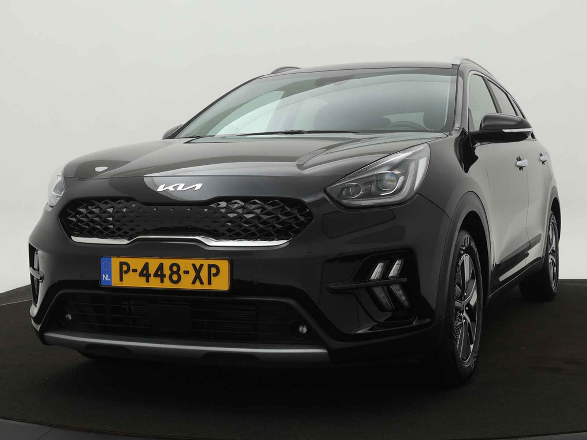 Kia Niro 1.6 GDi Hybrid ExecutiveLine - Navigatie - LED koplampen - Lederen bekleding - Stoel- en stuurverwarming/verkoeling - Fabrieksgarantie tot 07-2029 - 2/41