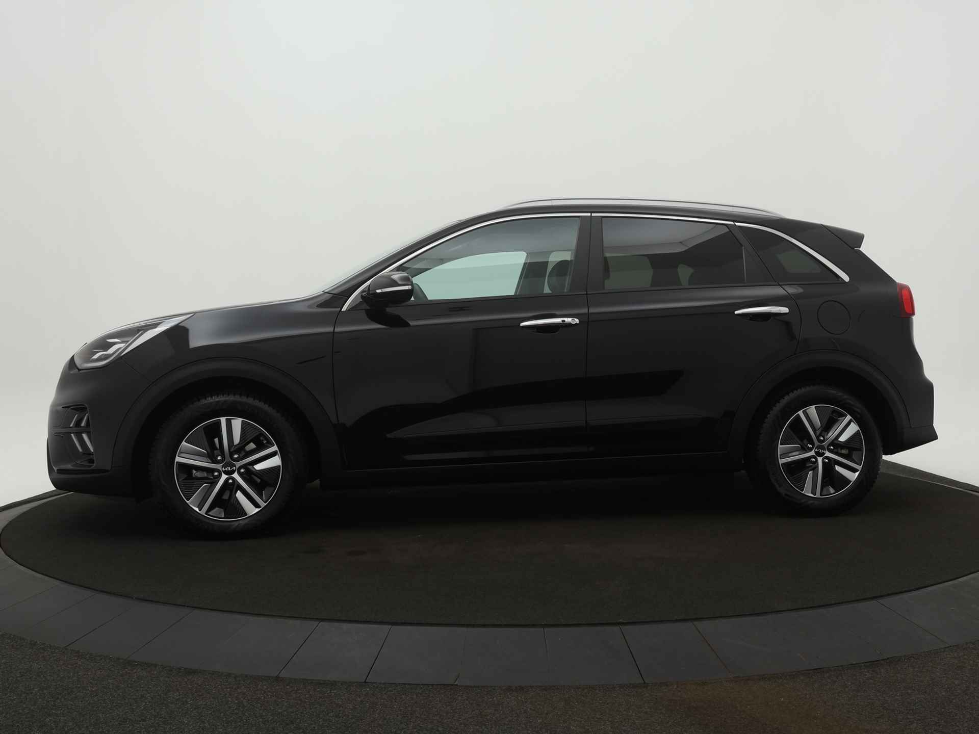 Kia Niro 1.6 GDi Hybrid ExecutiveLine - Navigatie - LED koplampen - Lederen bekleding - Stoel- en stuurverwarming/verkoeling - Fabrieksgarantie tot 07-2029 - 3/41