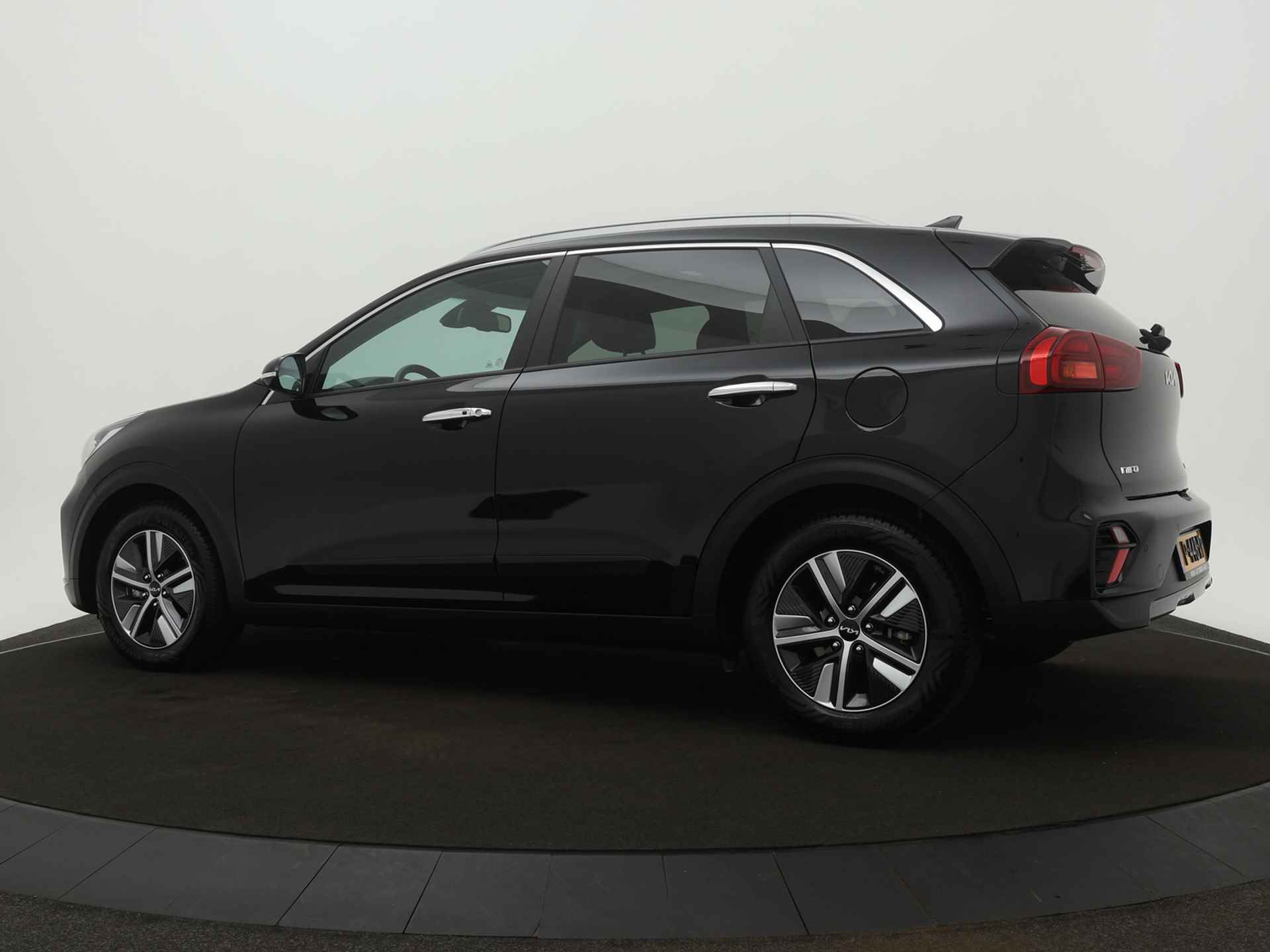 Kia Niro 1.6 GDi Hybrid ExecutiveLine - Navigatie - LED koplampen - Lederen bekleding - Stoel- en stuurverwarming/verkoeling - Fabrieksgarantie tot 07-2029 - 4/41