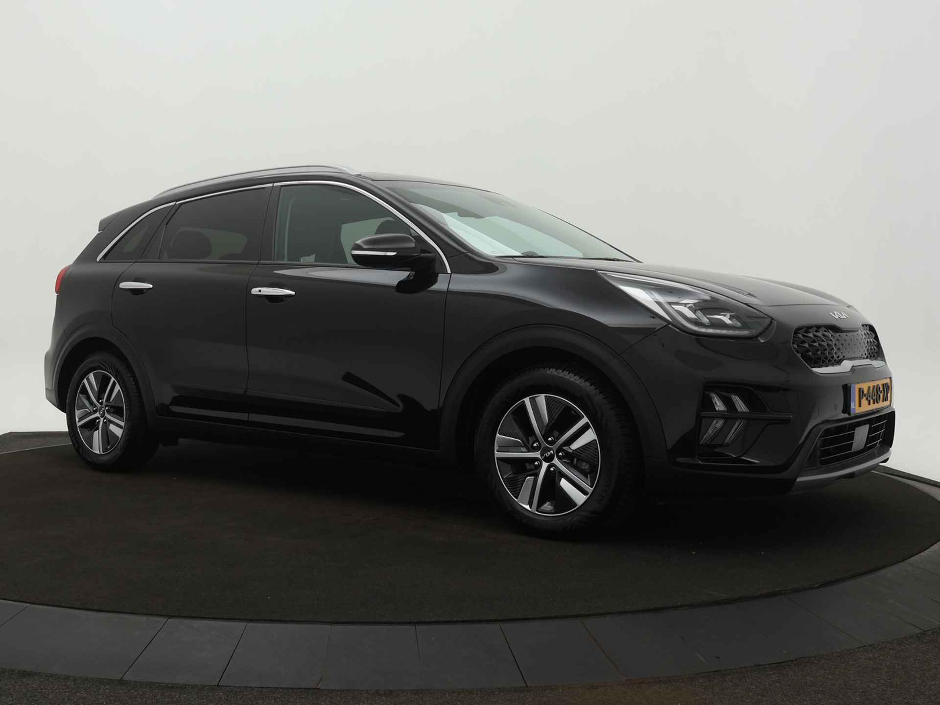 Kia Niro 1.6 GDi Hybrid ExecutiveLine - Navigatie - LED koplampen - Lederen bekleding - Stoel- en stuurverwarming/verkoeling - Fabrieksgarantie tot 07-2029 - 10/41