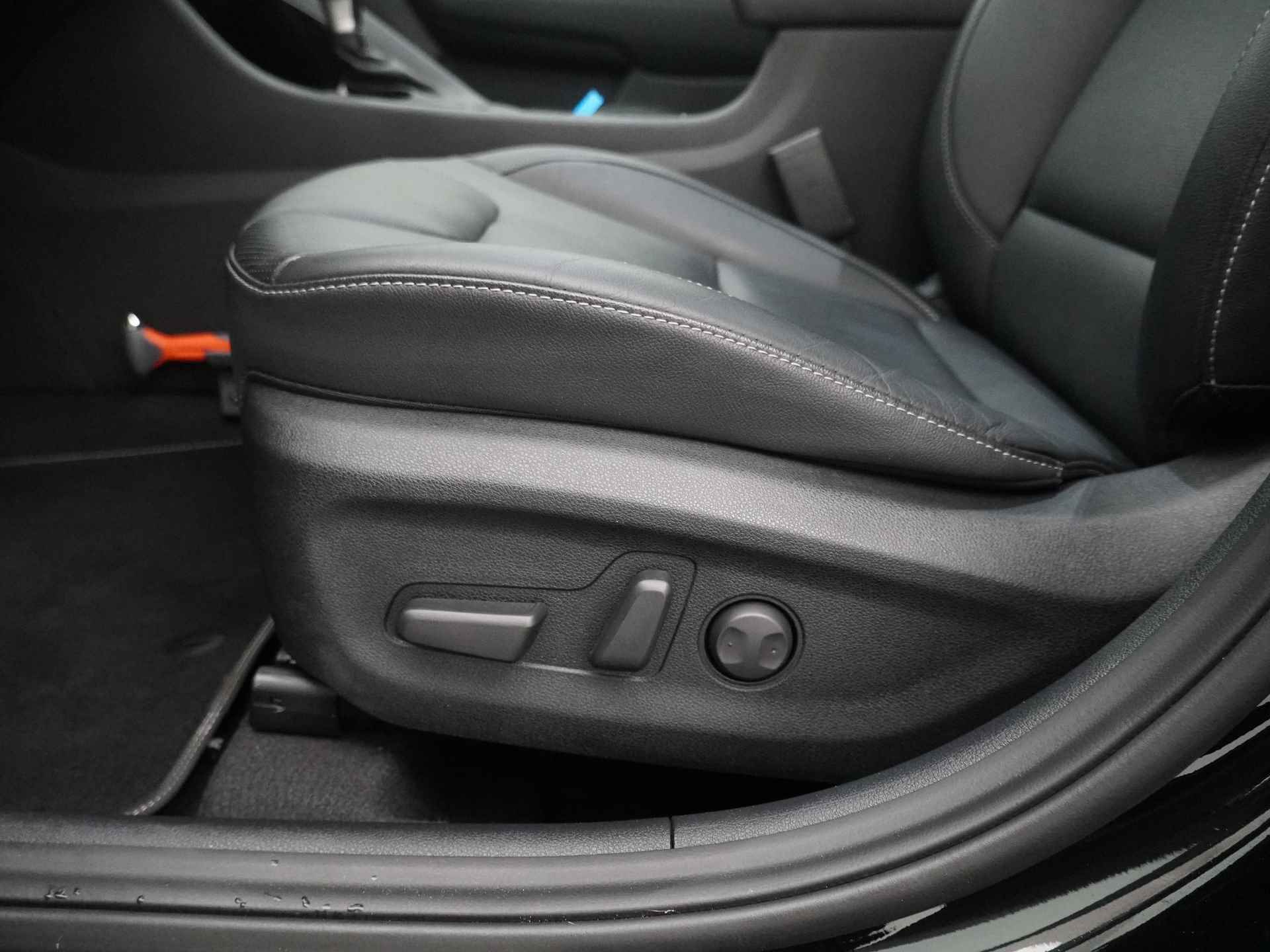 Kia Niro 1.6 GDi Hybrid ExecutiveLine - Navigatie - LED koplampen - Lederen bekleding - Stoel- en stuurverwarming/verkoeling - Fabrieksgarantie tot 07-2029 - 21/41