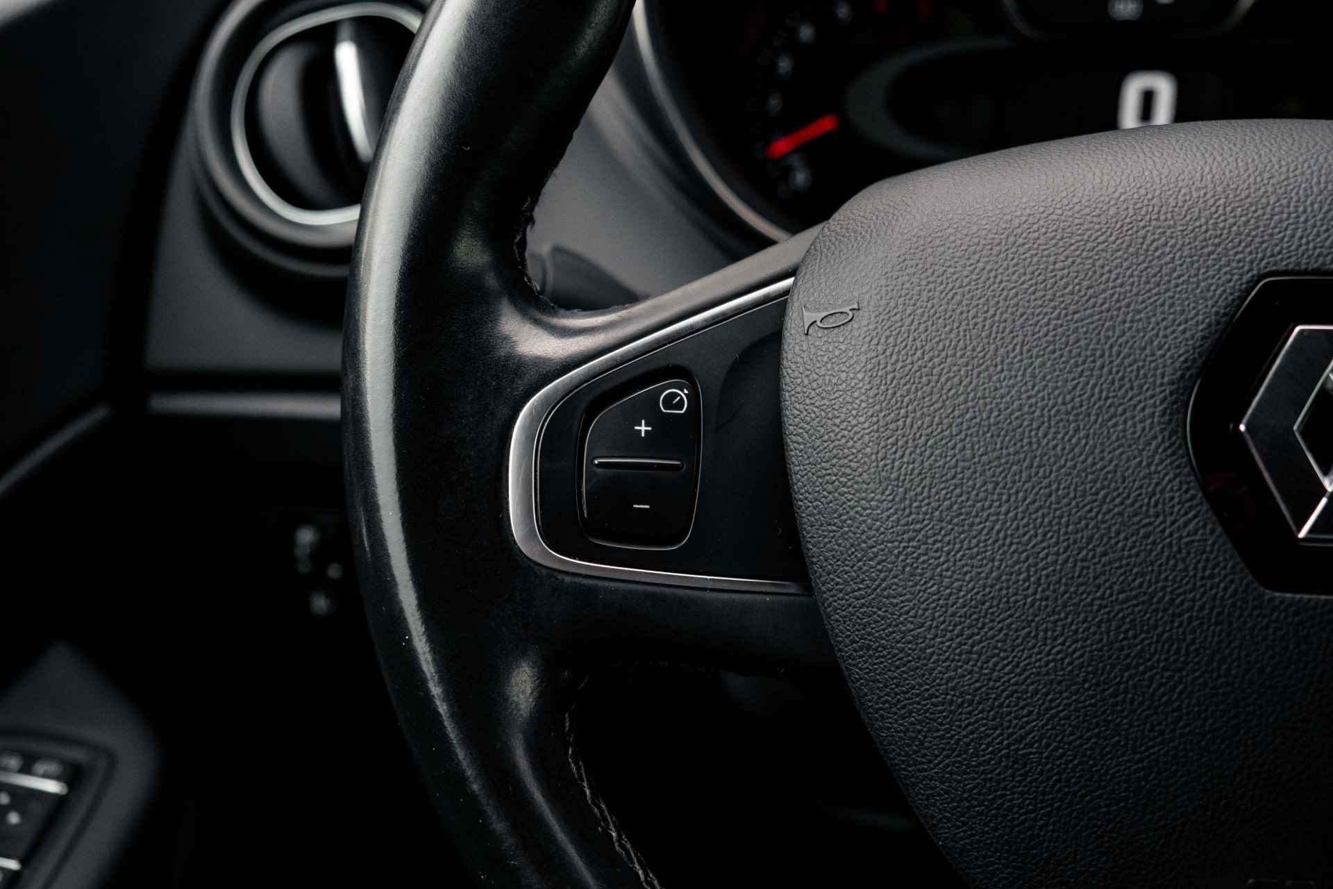 Renault Captur 0.9 TCe Intens | Pack Easy | ECC | Camera achter | 17" wielen | LED verlichting | incl. Bovag rijklaarpakket met 12 maanden garantie | - 12/42