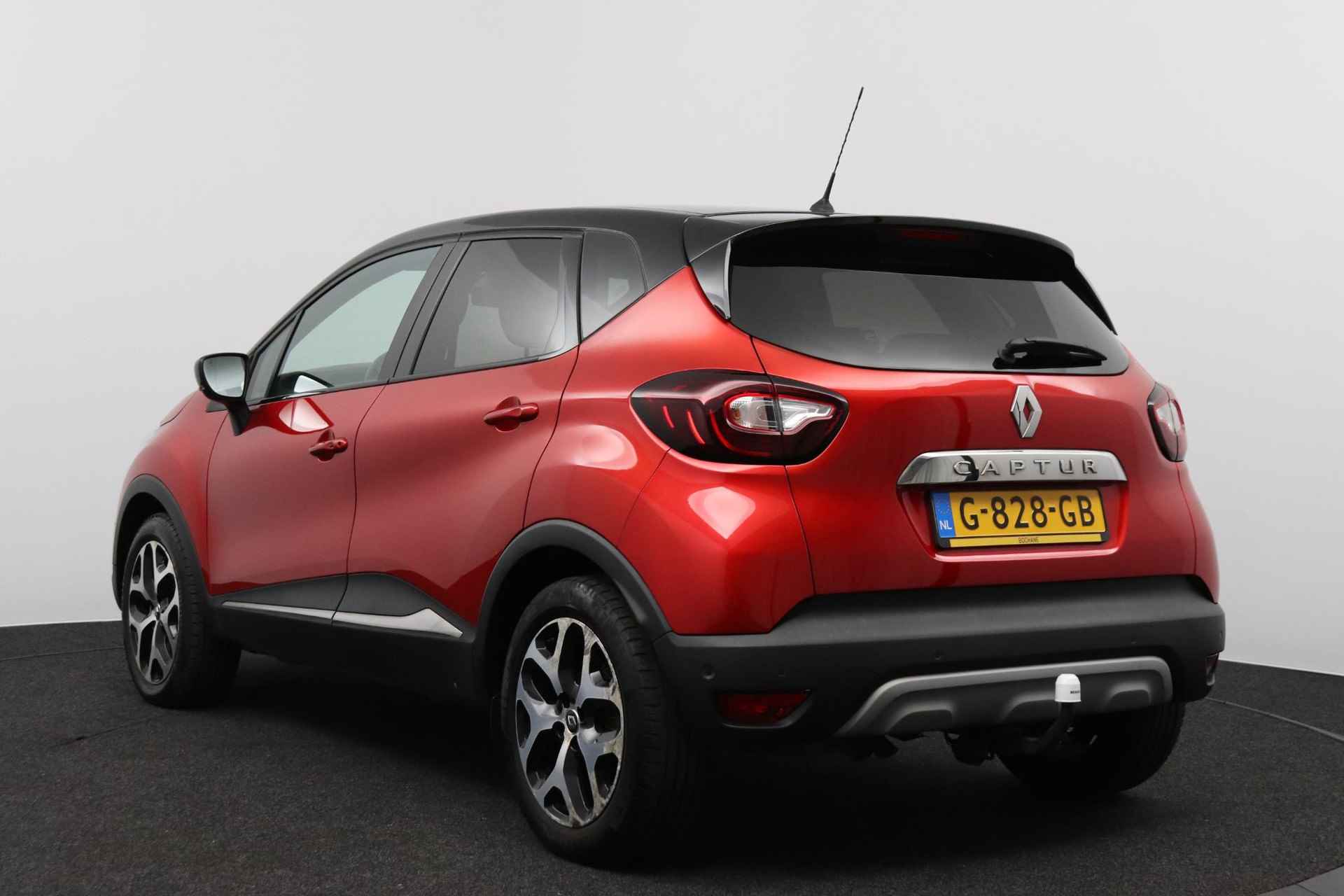 Renault Captur 1.3 TCe 150 EDC Intens / Camera / Trekhaak / Navigatie / - 3/46