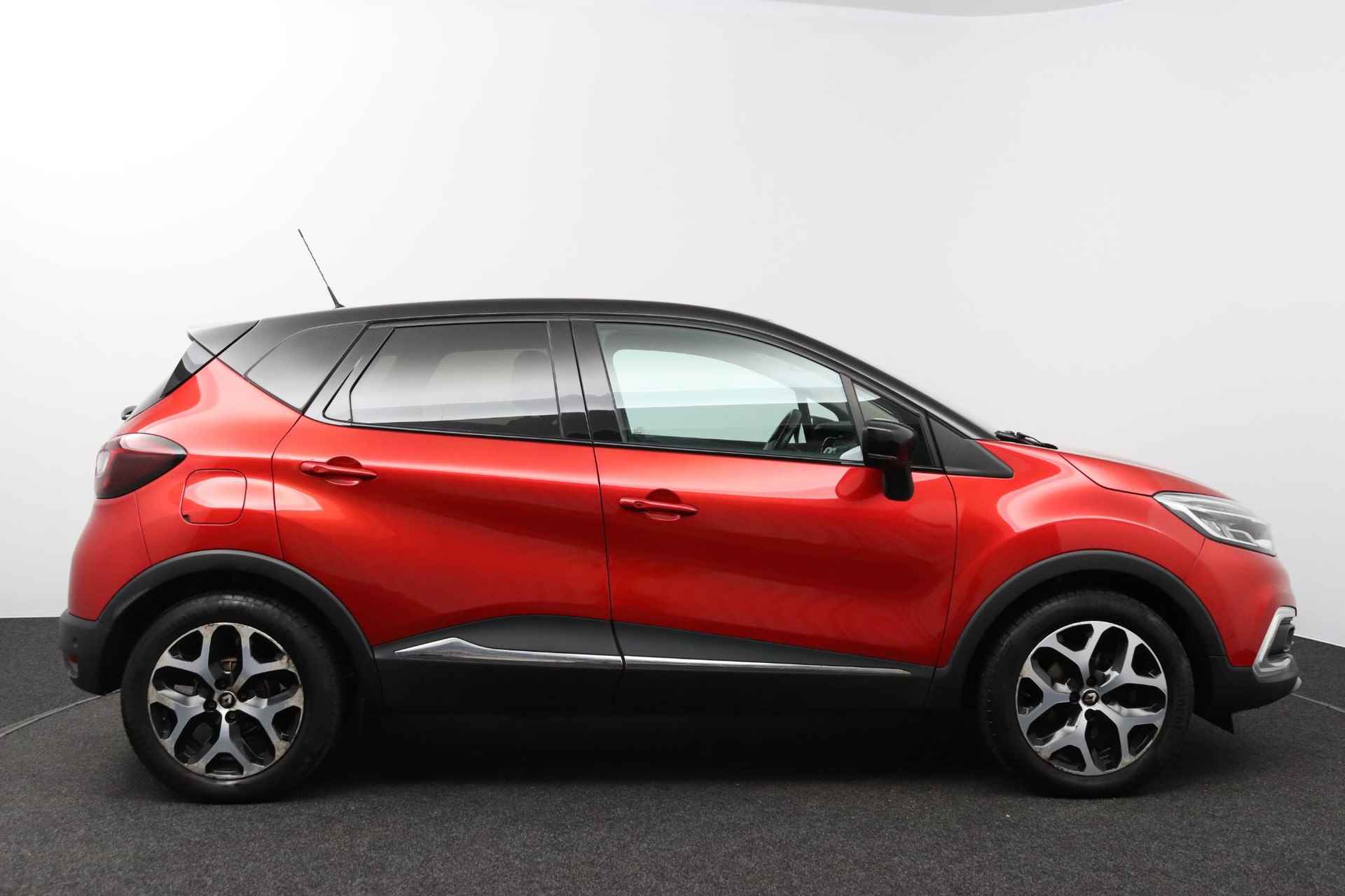 Renault Captur 1.3 TCe 150 EDC Intens / Camera / Trekhaak / Navigatie / - 8/46