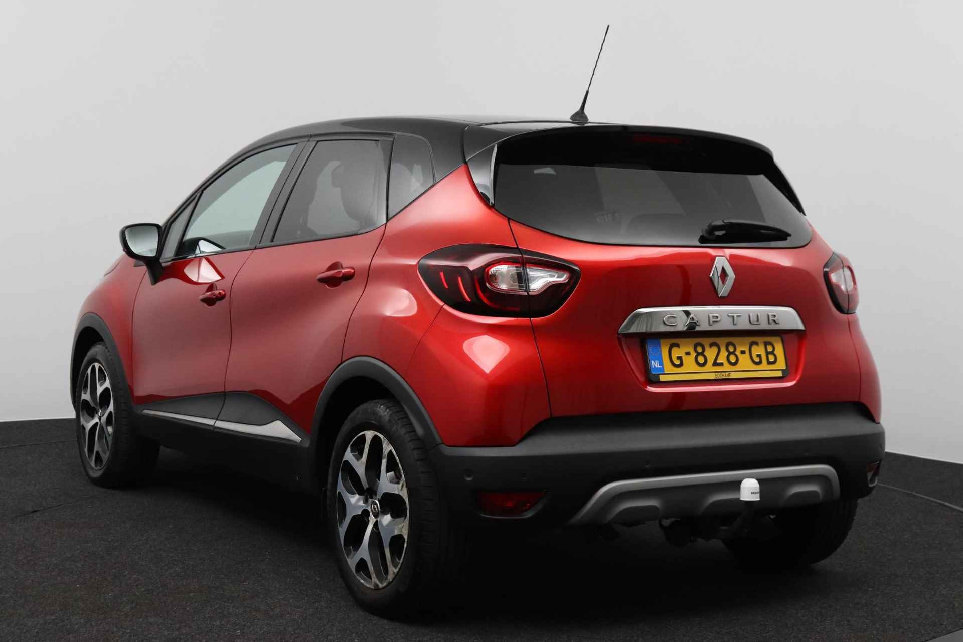 Renault Captur 1.3 TCe 150 EDC Intens / Camera / Trekhaak / Navigatie / - 11/46