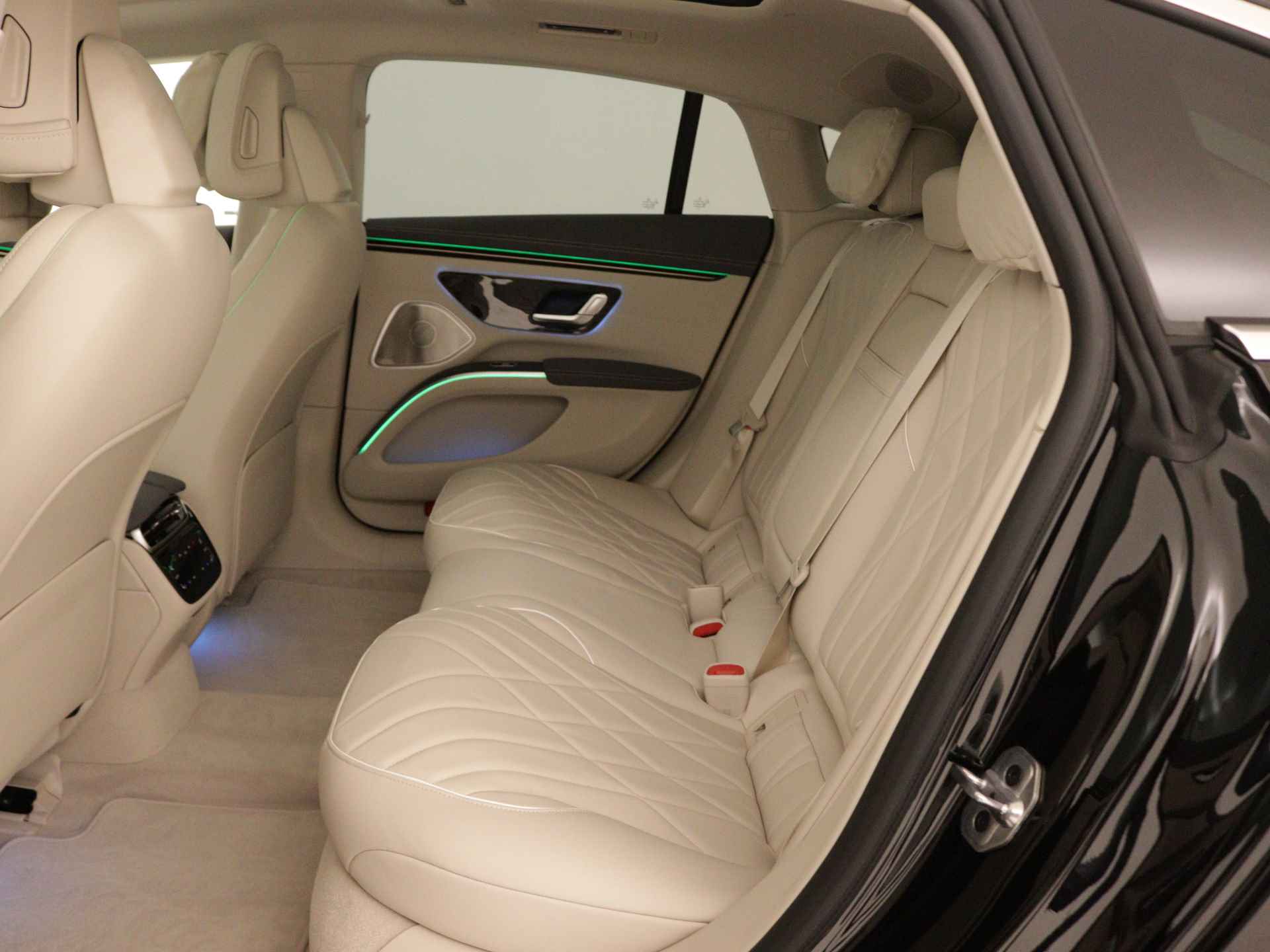 Mercedes-Benz EQS 450+ AMG Line 108kWh | Oled-voorpassagiersdisplay |  PRE-SAFE®-systeem | Stoelventilatie/-verwarming voorstoelen | Akoestiek comfortpakket | KEYLESS GO-comfortpakket | Rij-assistentiepakket Plus | - 6/37