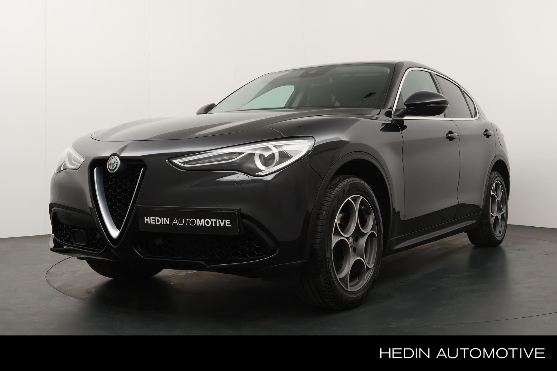 Alfa Romeo Stelvio 2.0 T AWD First Edition 280PK | Trekhaak | Navigatie | Camera | Leder | Stoel/Stuurverwarming | PDC V+A | LMV 20 inch