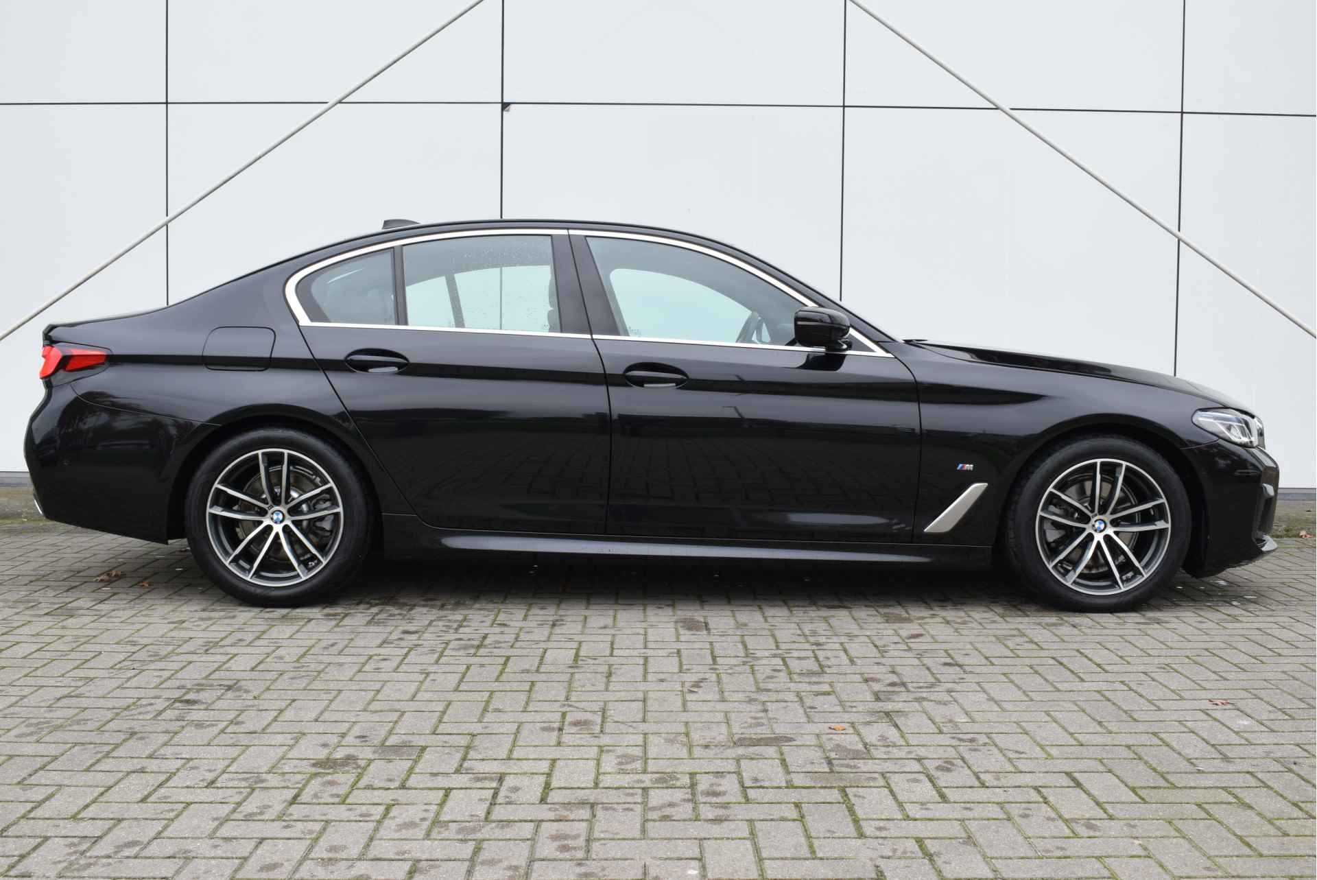 BMW 5 Serie 520i High Executive M Sport Automaat / Laserlicht / Live Cockpit Professional / M Sportonderstel / Parking Assistant / Stoelverwarming - 11/29