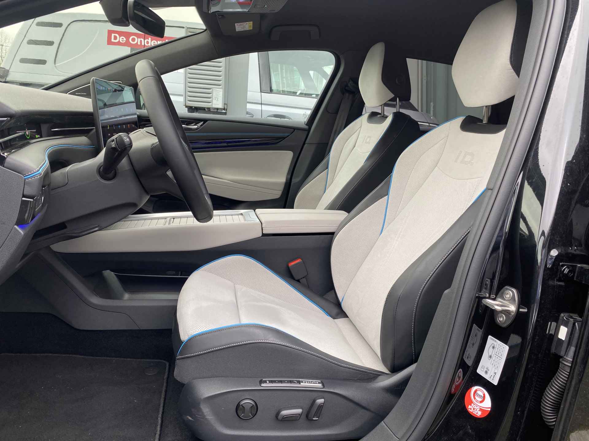 Volkswagen ID.7 Pro Business 77 kWh Navigatie / App/ connect / Headup display / Keyless / El. zetels SEPP Subsidie € 2.000,= mogelijk! - 6/22