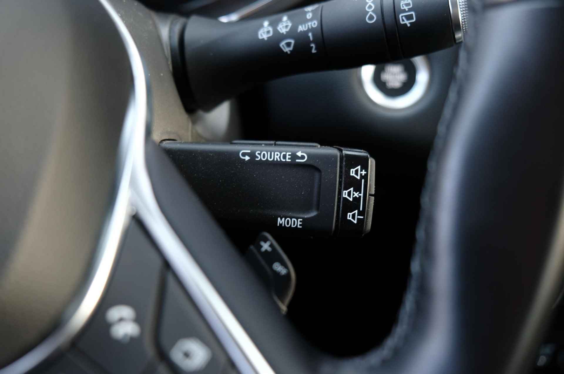Renault Captur 1.3 TCe 140 Intens | Cruise Control | PDC | Camera | Navigatie | Apple Carplay / Android Auto | Stoel / Stuur Verwarming | Voorruit Verwarming | Led-Verlichting | - 17/33