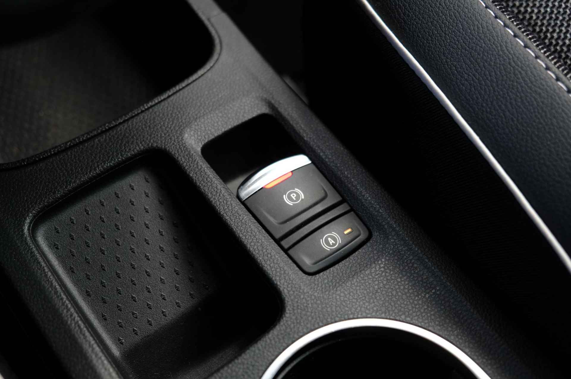 Renault Captur 1.3 TCe 140 Intens | Cruise Control | PDC | Camera | Navigatie | Apple Carplay / Android Auto | Stoel / Stuur Verwarming | Voorruit Verwarming | Led-Verlichting | - 26/33