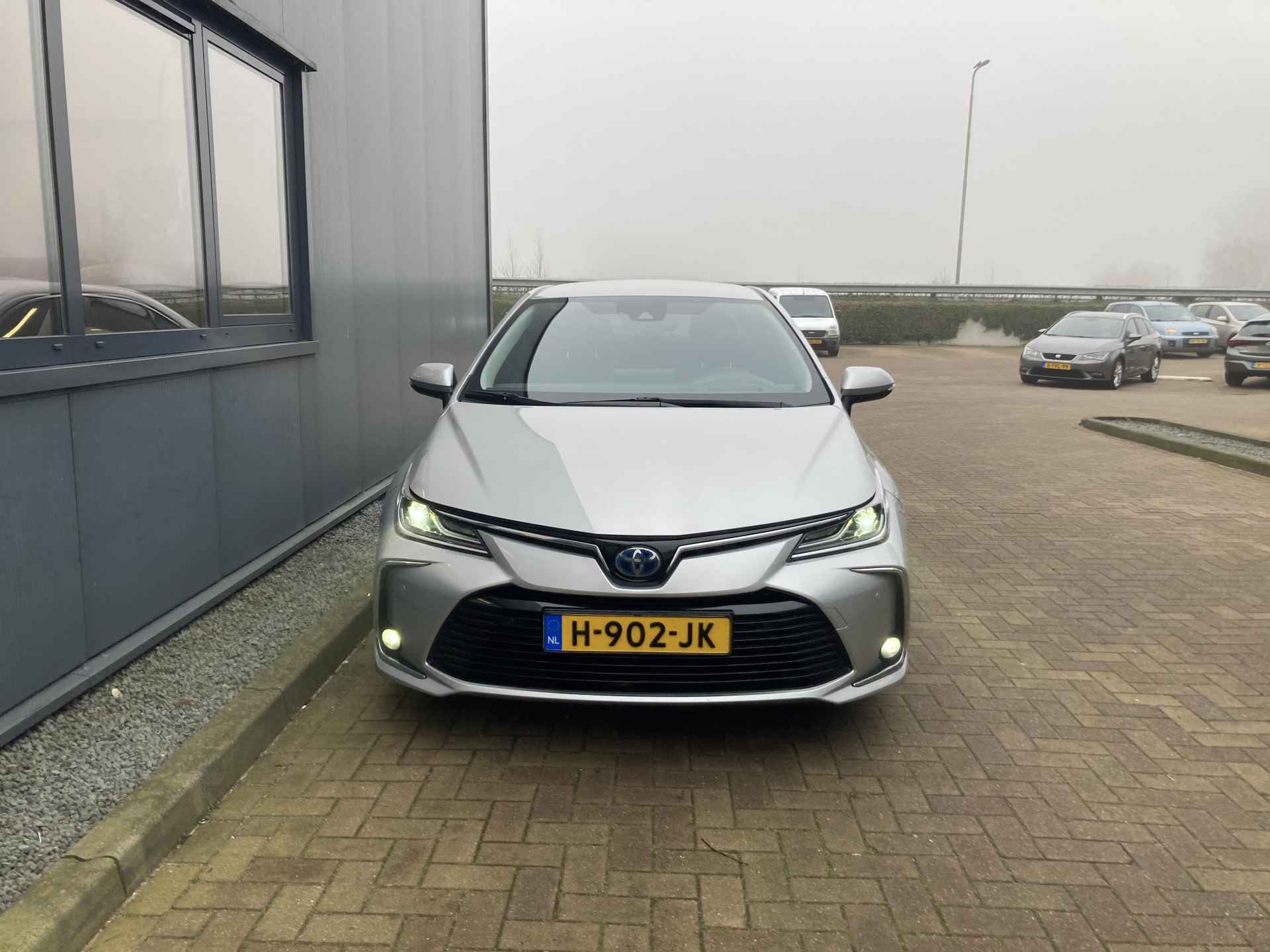 Toyota Corolla 1.8 Hybrid Executive LEDER/HUD/KEYLESS/18INCH/WINTERPACK - 46/75