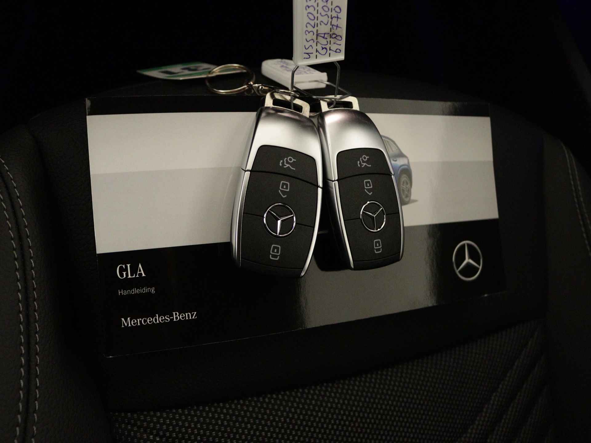 Mercedes-Benz GLA 250 e Star Edition Luxury Line | Trekhaak | USB-pakket plus | Verwarmde stoelen vooraan | GUARD 360° Voertuigbescherming Plus | Dodehoekassistent | Parkeerpakket met achteruitrijcamera | EASY PACK achterklep | - 12/41