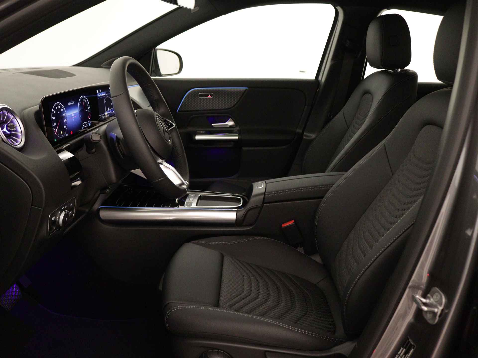 Mercedes-Benz GLA 250 e Star Edition Luxury Line | Trekhaak | USB-pakket plus | Verwarmde stoelen vooraan | GUARD 360° Voertuigbescherming Plus | Dodehoekassistent | Parkeerpakket met achteruitrijcamera | EASY PACK achterklep | - 16/41