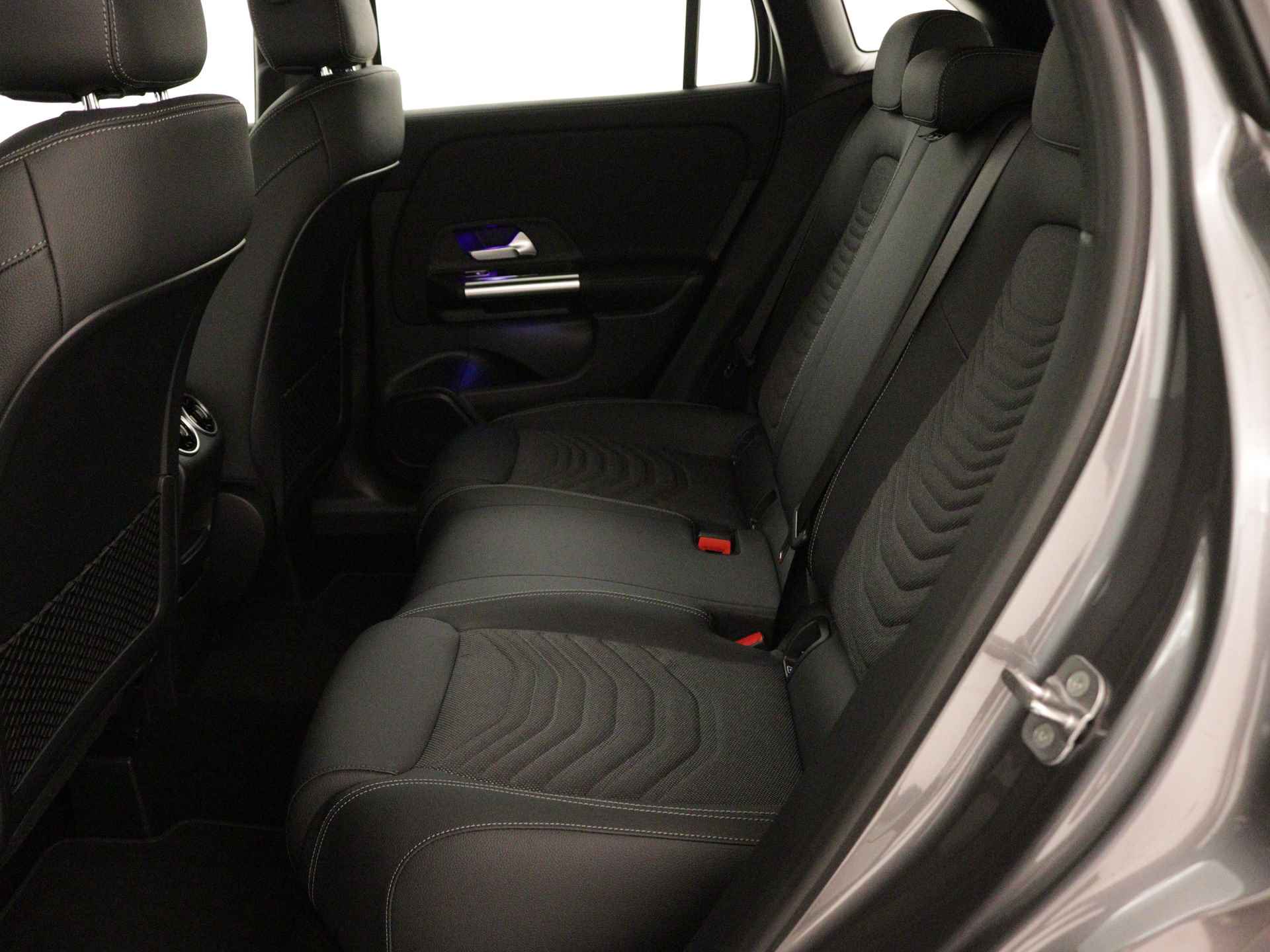 Mercedes-Benz GLA 250 e Star Edition Luxury Line | Trekhaak | USB-pakket plus | Verwarmde stoelen vooraan | GUARD 360° Voertuigbescherming Plus | Dodehoekassistent | Parkeerpakket met achteruitrijcamera | EASY PACK achterklep | - 17/41