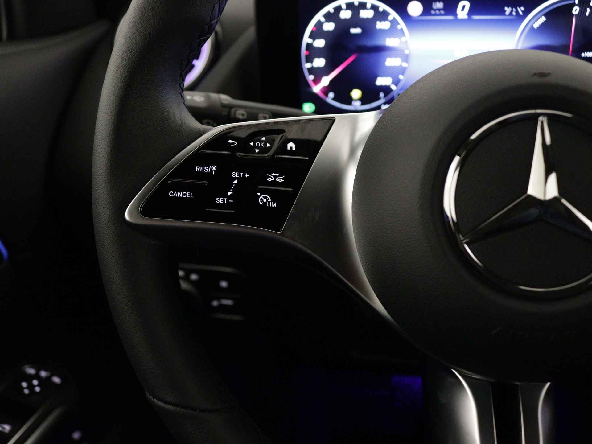 Mercedes-Benz GLA 250 e Star Edition Luxury Line | Trekhaak | USB-pakket plus | Verwarmde stoelen vooraan | GUARD 360° Voertuigbescherming Plus | Dodehoekassistent | Parkeerpakket met achteruitrijcamera | EASY PACK achterklep | - 19/41