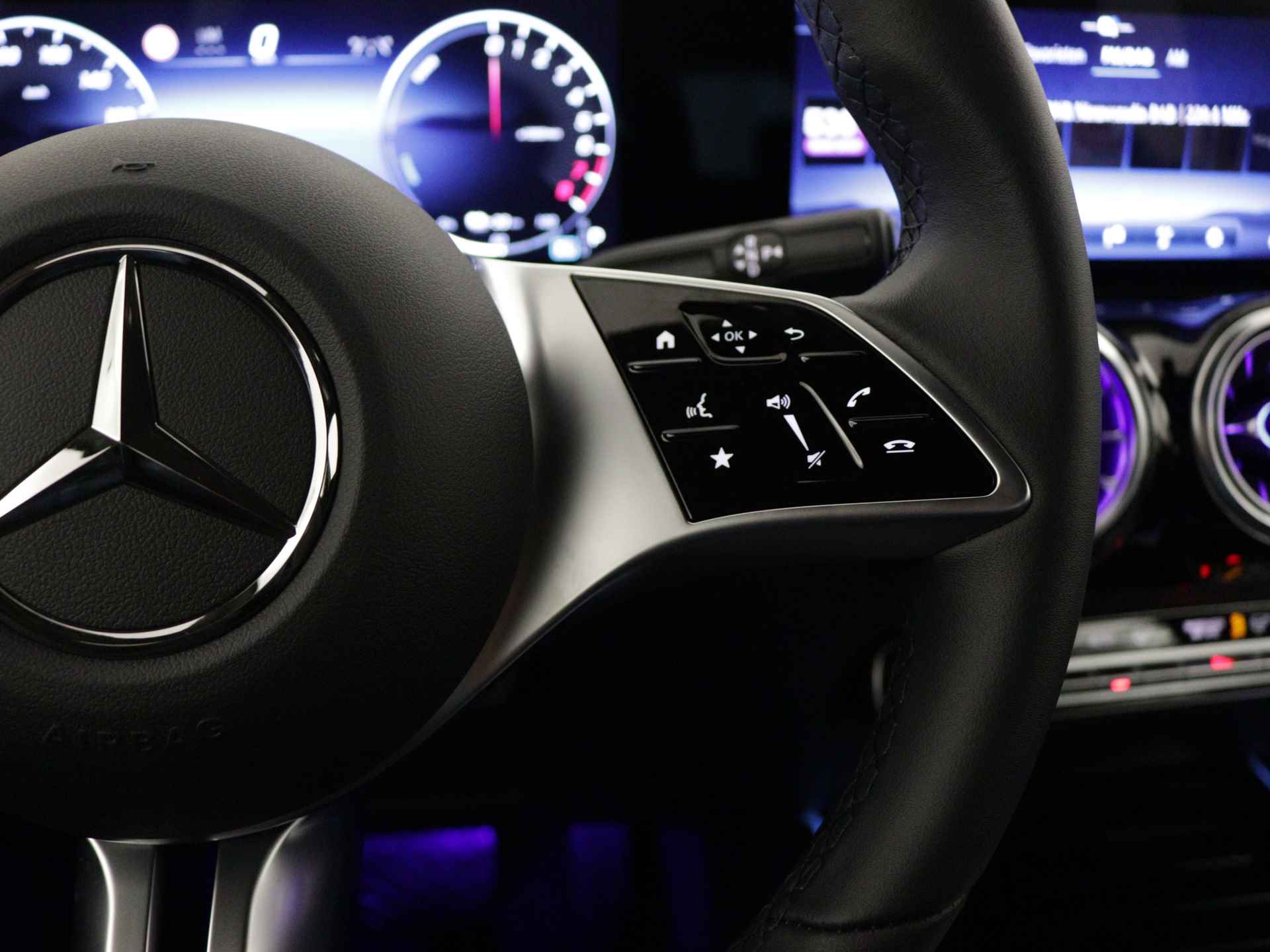 Mercedes-Benz GLA 250 e Star Edition Luxury Line | Trekhaak | USB-pakket plus | Verwarmde stoelen vooraan | GUARD 360° Voertuigbescherming Plus | Dodehoekassistent | Parkeerpakket met achteruitrijcamera | EASY PACK achterklep | - 20/41