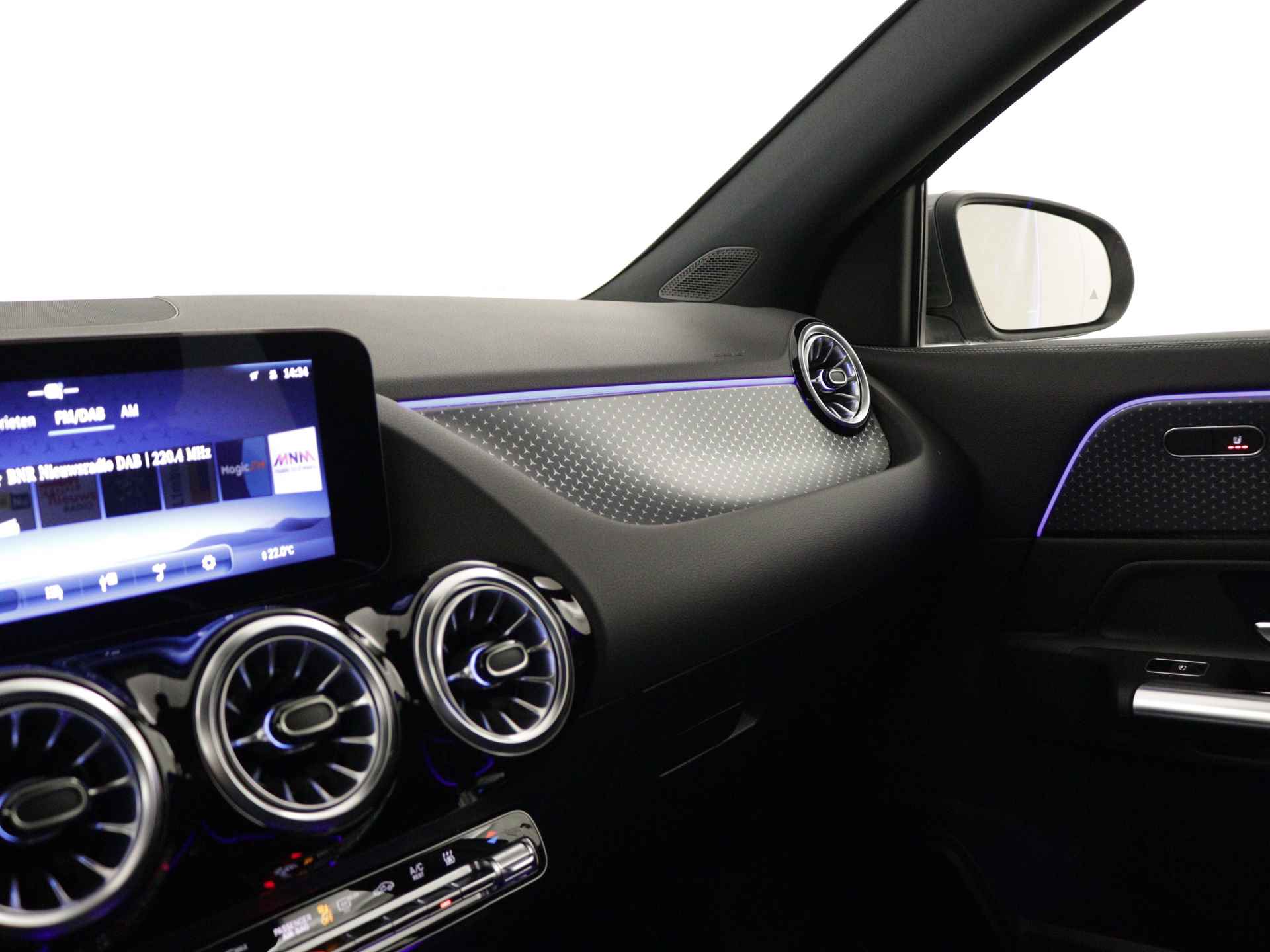 Mercedes-Benz GLA 250 e Star Edition Luxury Line | Trekhaak | USB-pakket plus | Verwarmde stoelen vooraan | GUARD 360° Voertuigbescherming Plus | Dodehoekassistent | Parkeerpakket met achteruitrijcamera | EASY PACK achterklep | - 21/41