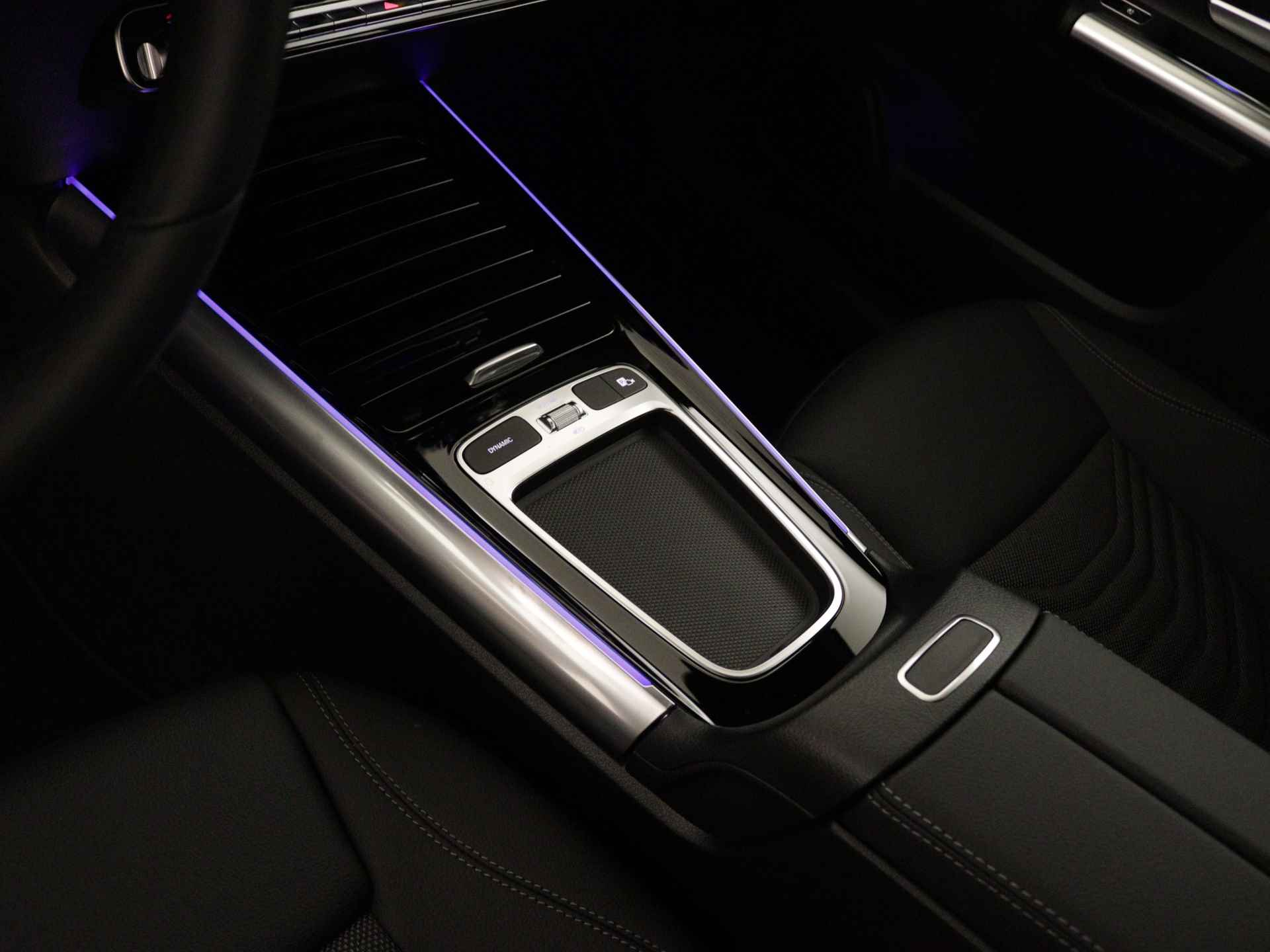 Mercedes-Benz GLA 250 e Star Edition Luxury Line | Trekhaak | USB-pakket plus | Verwarmde stoelen vooraan | GUARD 360° Voertuigbescherming Plus | Dodehoekassistent | Parkeerpakket met achteruitrijcamera | EASY PACK achterklep | - 27/41