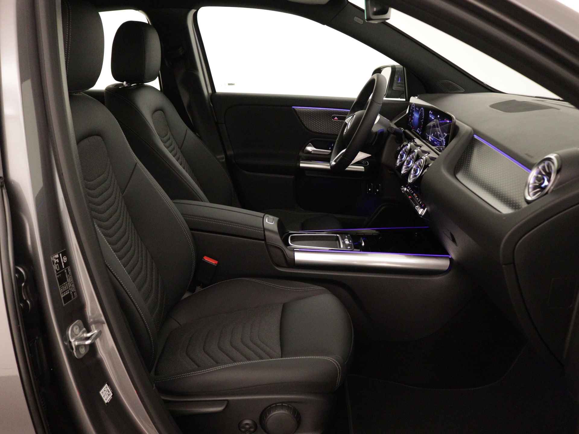 Mercedes-Benz GLA 250 e Star Edition Luxury Line | Trekhaak | USB-pakket plus | Verwarmde stoelen vooraan | GUARD 360° Voertuigbescherming Plus | Dodehoekassistent | Parkeerpakket met achteruitrijcamera | EASY PACK achterklep | - 31/41