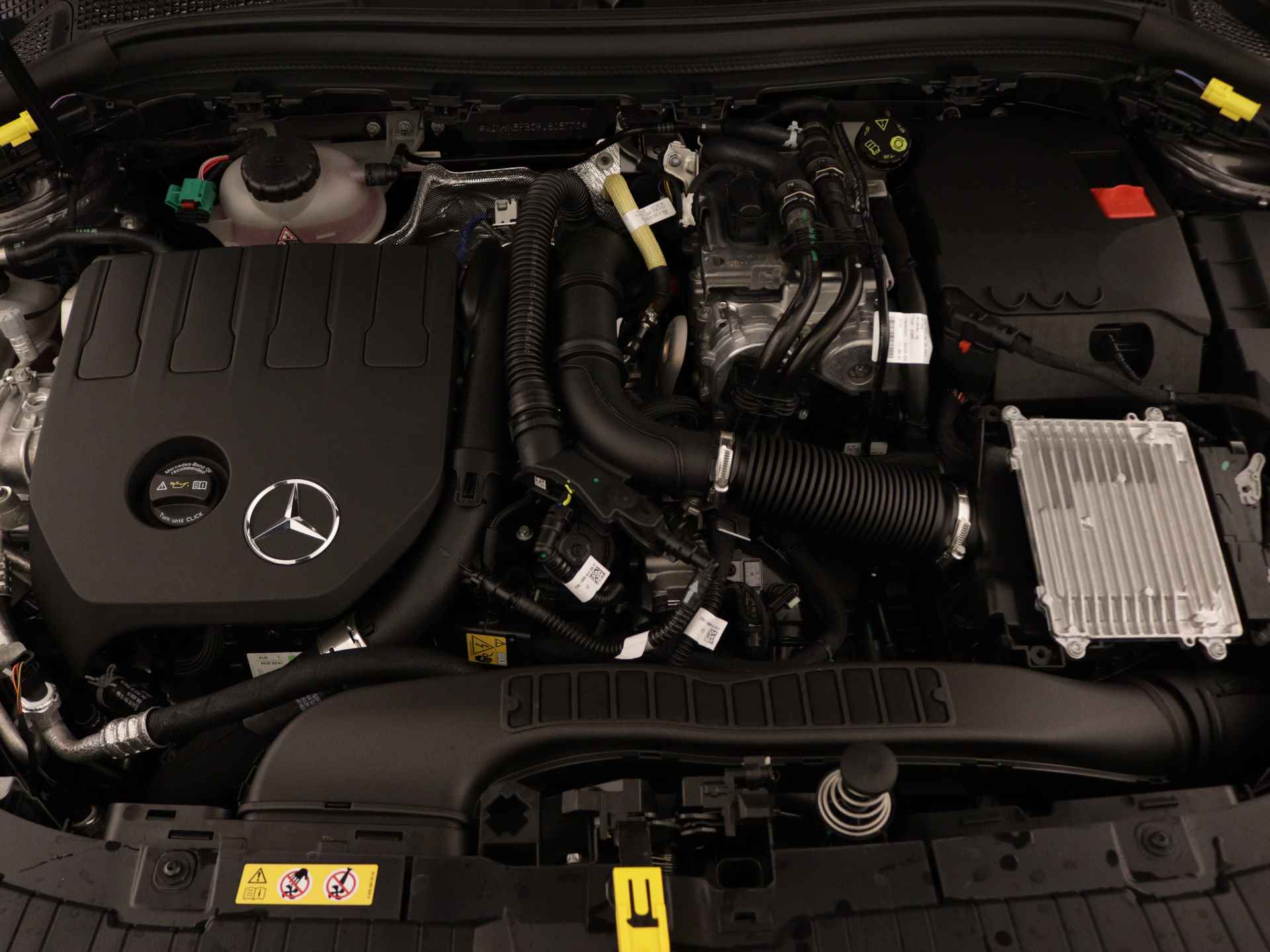 Mercedes-Benz GLA 250 e Star Edition Luxury Line | Trekhaak | USB-pakket plus | Verwarmde stoelen vooraan | GUARD 360° Voertuigbescherming Plus | Dodehoekassistent | Parkeerpakket met achteruitrijcamera | EASY PACK achterklep | - 38/41