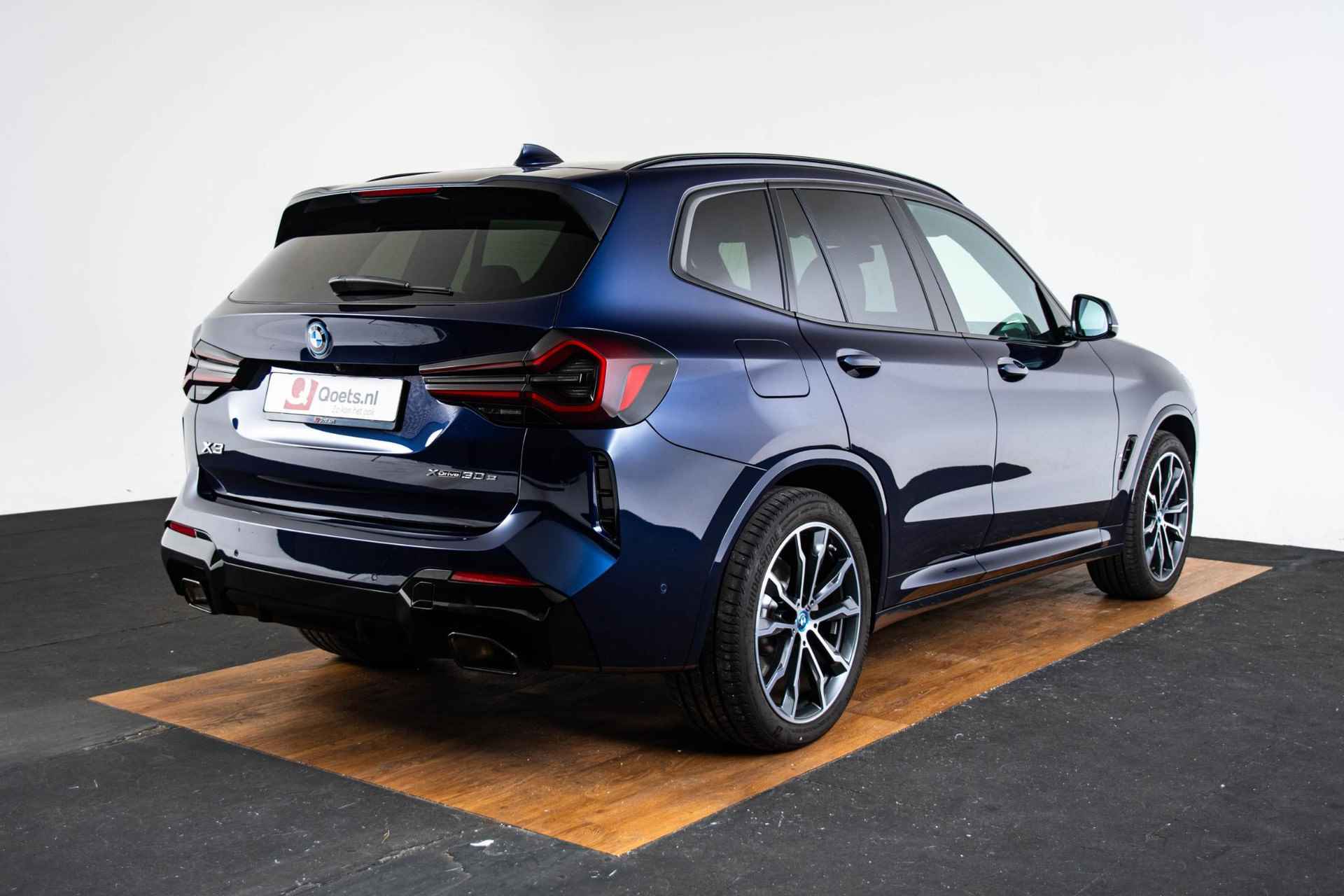 BMW X3 xDrive30e High Executive M Sport - Panoramadak - Comfort Access - adaptive LED - Parking Assistant - Individual Lak - Stoel en stuurverwarming - Dempend glas - 2/72