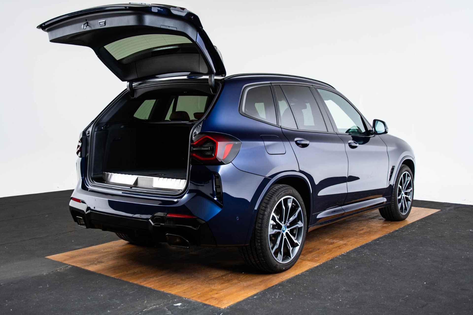 BMW X3 xDrive30e High Executive M Sport - Panoramadak - Comfort Access - adaptive LED - Parking Assistant - Individual Lak - Stoel en stuurverwarming - Dempend glas - 10/72