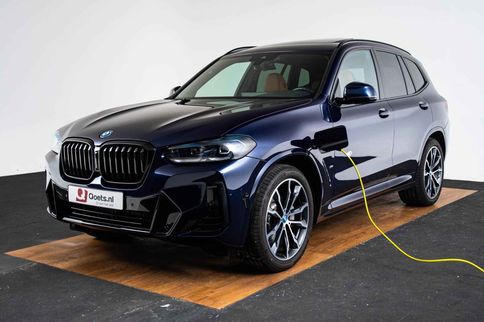 BMW X3 xDrive30e High Executive M Sport - Panoramadak - Comfort Access - adaptive LED - Parking Assistant - Individual Lak - Stoel en stuurverwarming - Dempend glas - 52/72