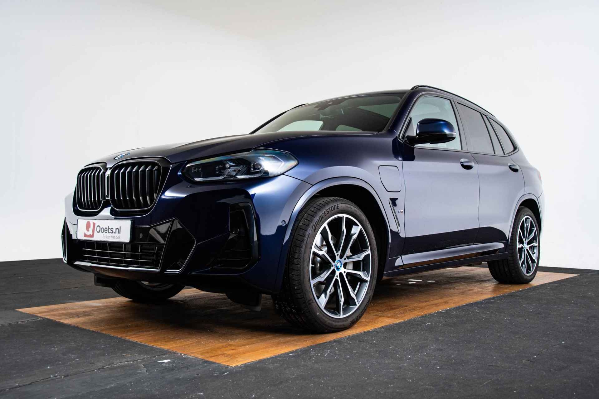 BMW X3 xDrive30e High Executive M Sport - Panoramadak - Comfort Access - adaptive LED - Parking Assistant - Individual Lak - Stoel en stuurverwarming - Dempend glas - 53/72