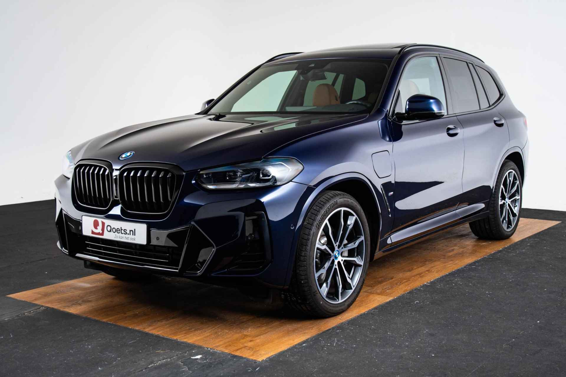 BMW X3 xDrive30e High Executive M Sport - Panoramadak - Comfort Access - adaptive LED - Parking Assistant - Individual Lak - Stoel en stuurverwarming - Dempend glas - 62/72