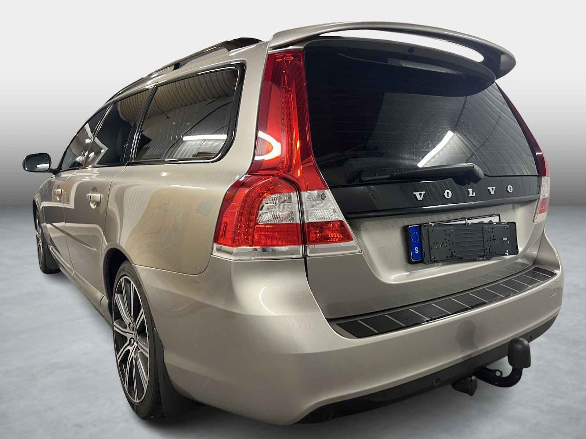 Volvo V70 2.0 T4 Dynamic Edition | Trekhaak | Stuur + Stoel + achterbank verwarming | Spoiler | Adaptieve Cruise controle | Memory | Getint glas | - 4/13