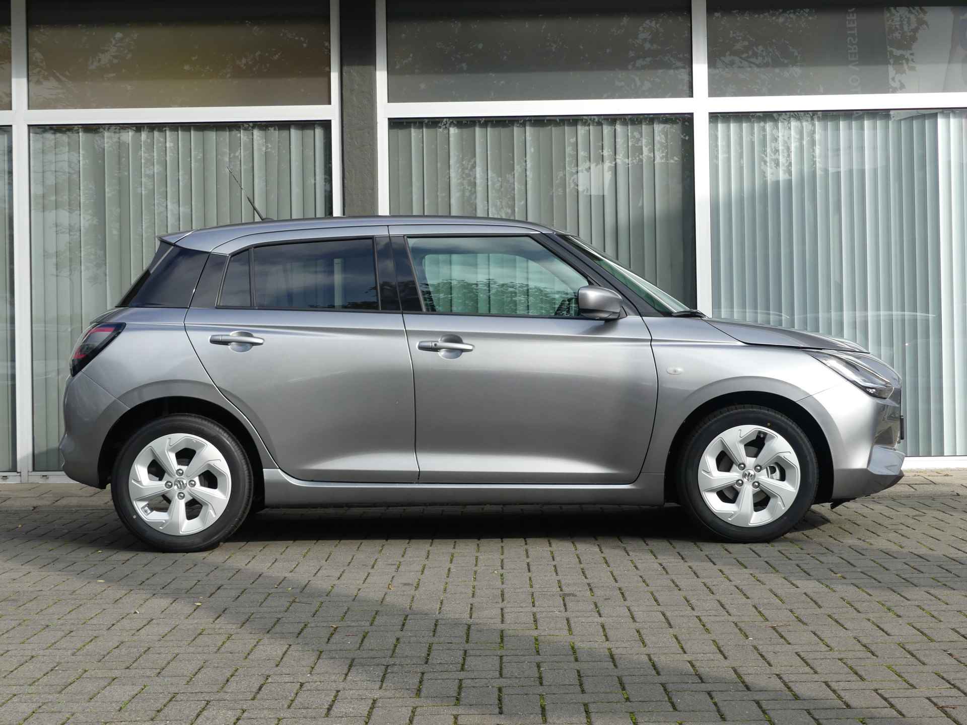 Suzuki Swift 1.2 Select Smart Hybrid | € 340,- private lease 16'' lm velgen, Navigatie, Apple/Android, Camera, Stoelverwarming - 3/27