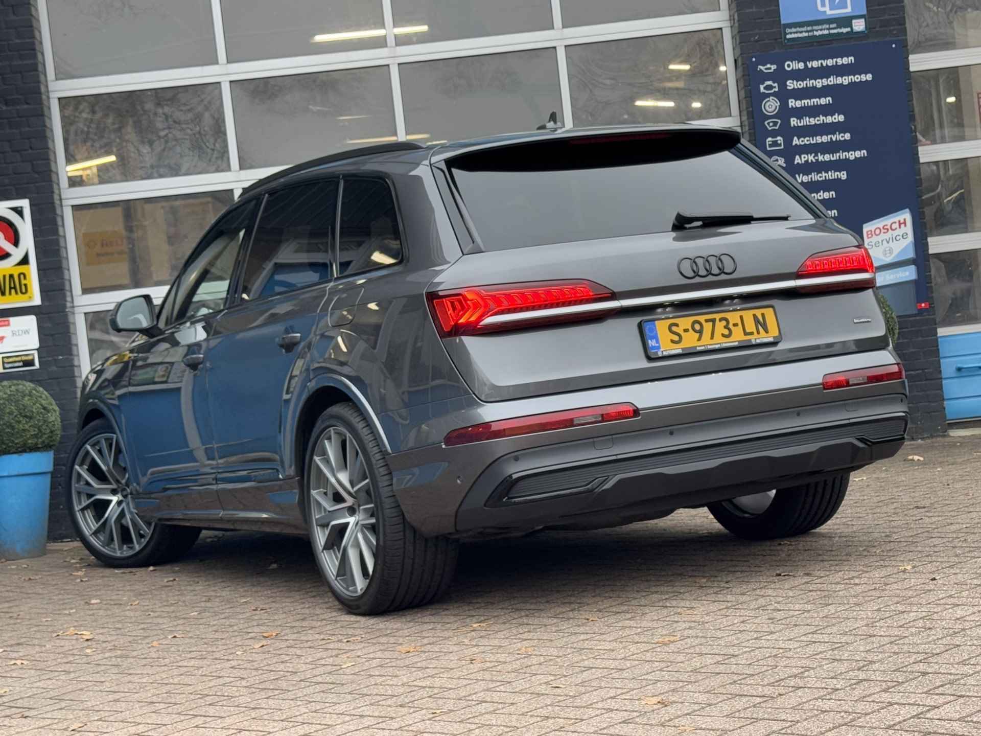 Audi Q7 55 TFSI e quattro Pro Line S | 21 INCH Velgen | Panoramadak | Elektrische Trekhaak | Rijklaar + 12 Maand BOVAG Garantie - 86/92