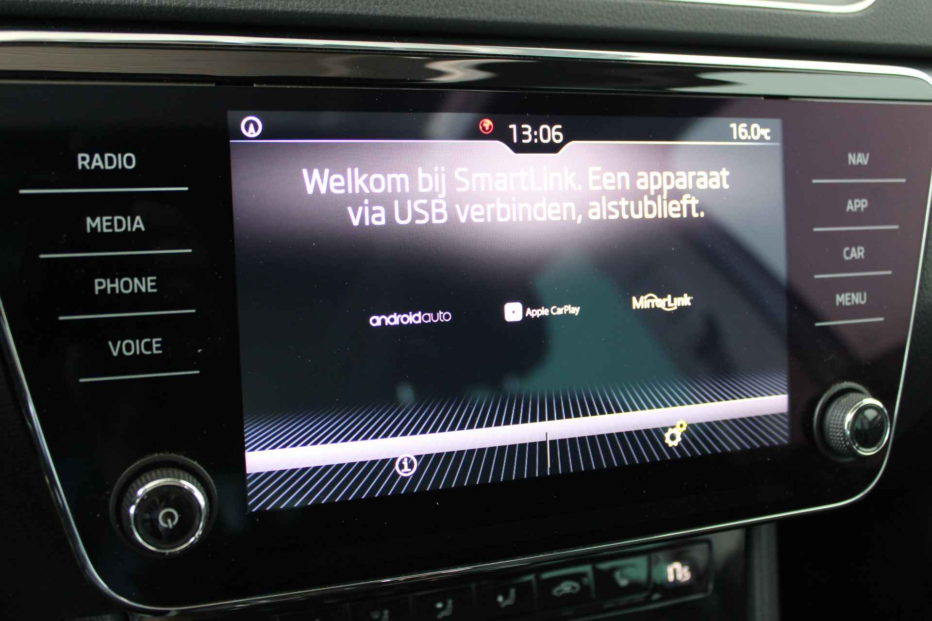 Škoda Superb Combi 1.5 TSI ACT Ambition Business PANO/ LED / CLIMA/STOELVERWARMING/CARPLAY/PARK PILOT/ TREKHAAK - 14/30