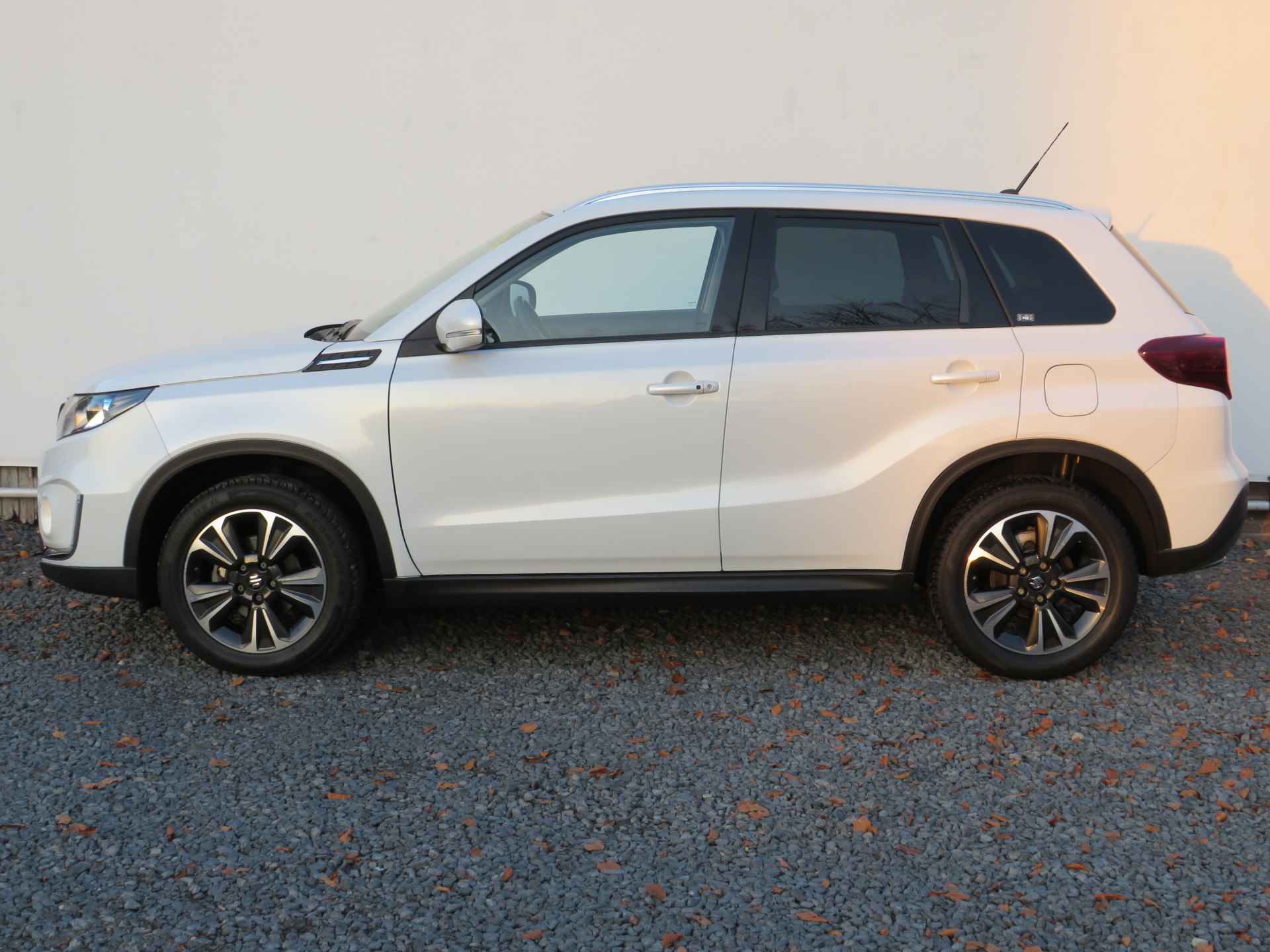 Suzuki Vitara 1.4 Boosterjet AllGrip Stijl/Style Automaat, All-Seasons, Panoramadak, Navi, Applecarplay/Androidauto - 3/42