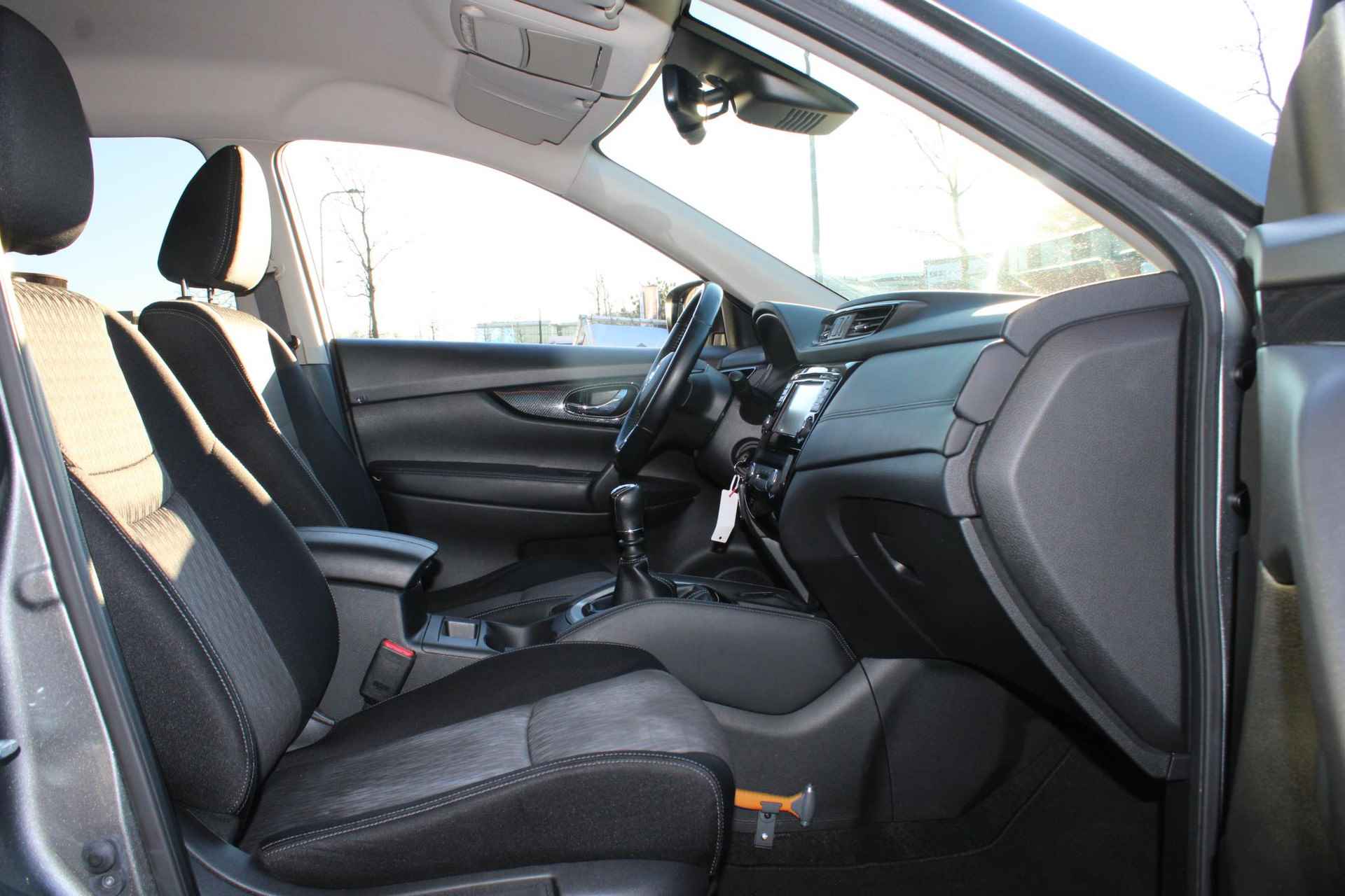 Nissan X-Trail 1.6 DIG-T Acenta 163PK | 360-Camera | Parkeersensoren | Navigatie | Cruise control | Bluetooth | Automatische regen/lichtsensor | Elektrische ramen en zijspiegels | 1800kg Trekgewicht | Lichtmetalen velgen - 20/35