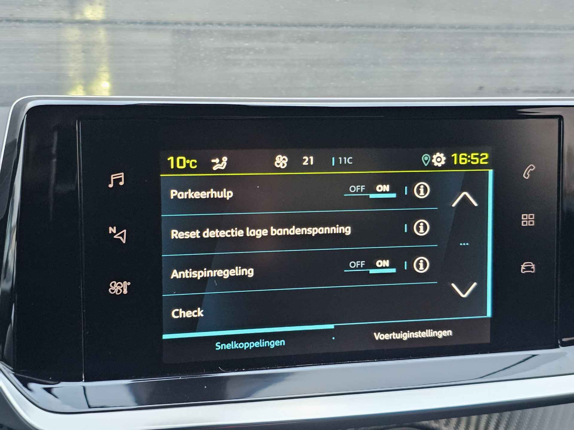 Peugeot e-2008 EV Allure 50 kWh | Verwarmde voorstoelen | Airconditioning | Parkeersensoren - 27/39