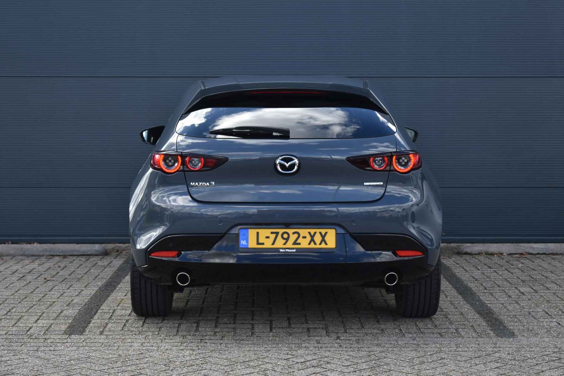 Mazda 3 2.0 e-SkyActiv-G M Hybrid Sportive 150pk | Navigatie | Keyless Entry | Head-up Display | 1e Eigenaar - 7/40