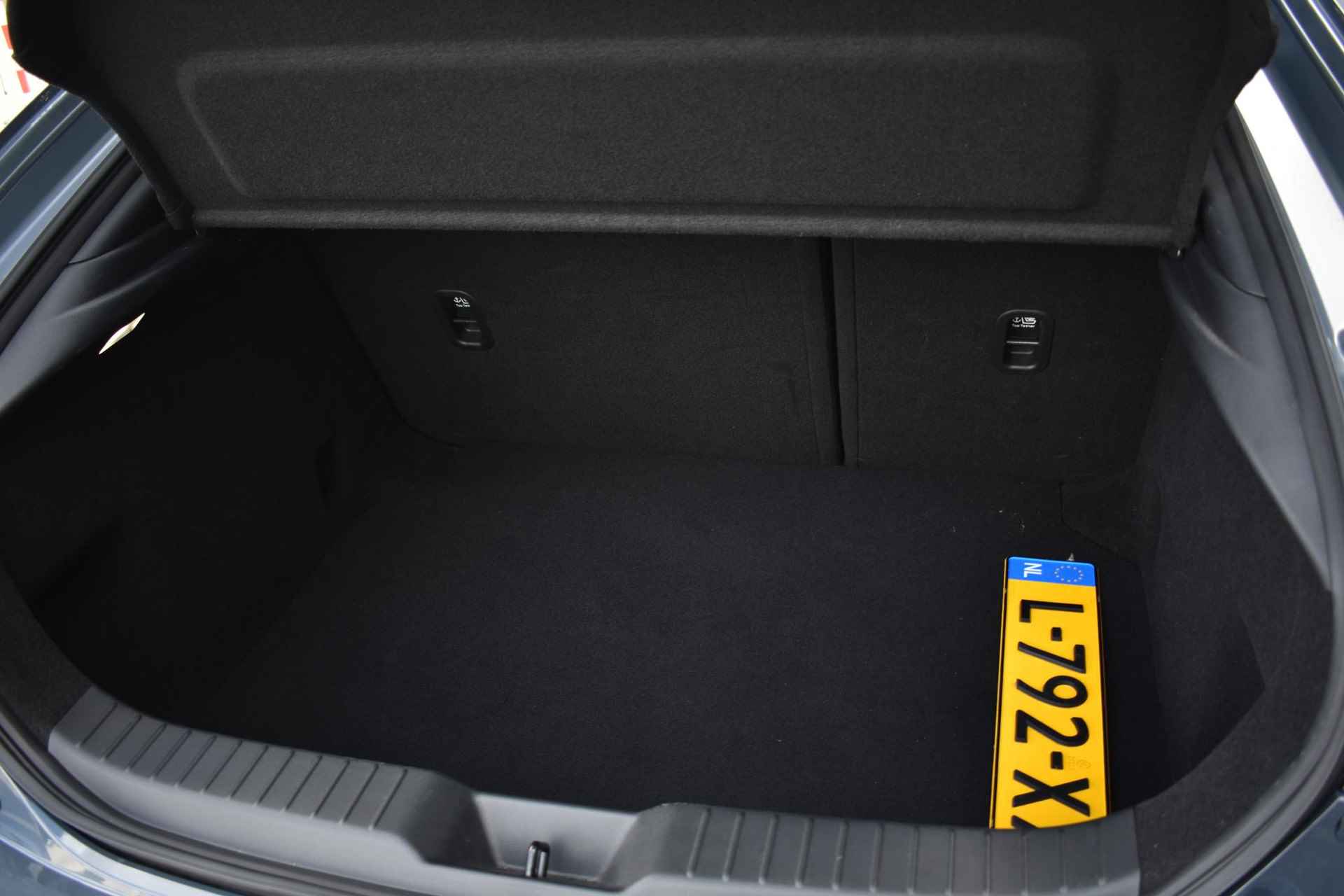 Mazda 3 2.0 e-SkyActiv-G M Hybrid Sportive 150pk | Navigatie | Keyless Entry | Head-up Display | 1e Eigenaar - 21/40
