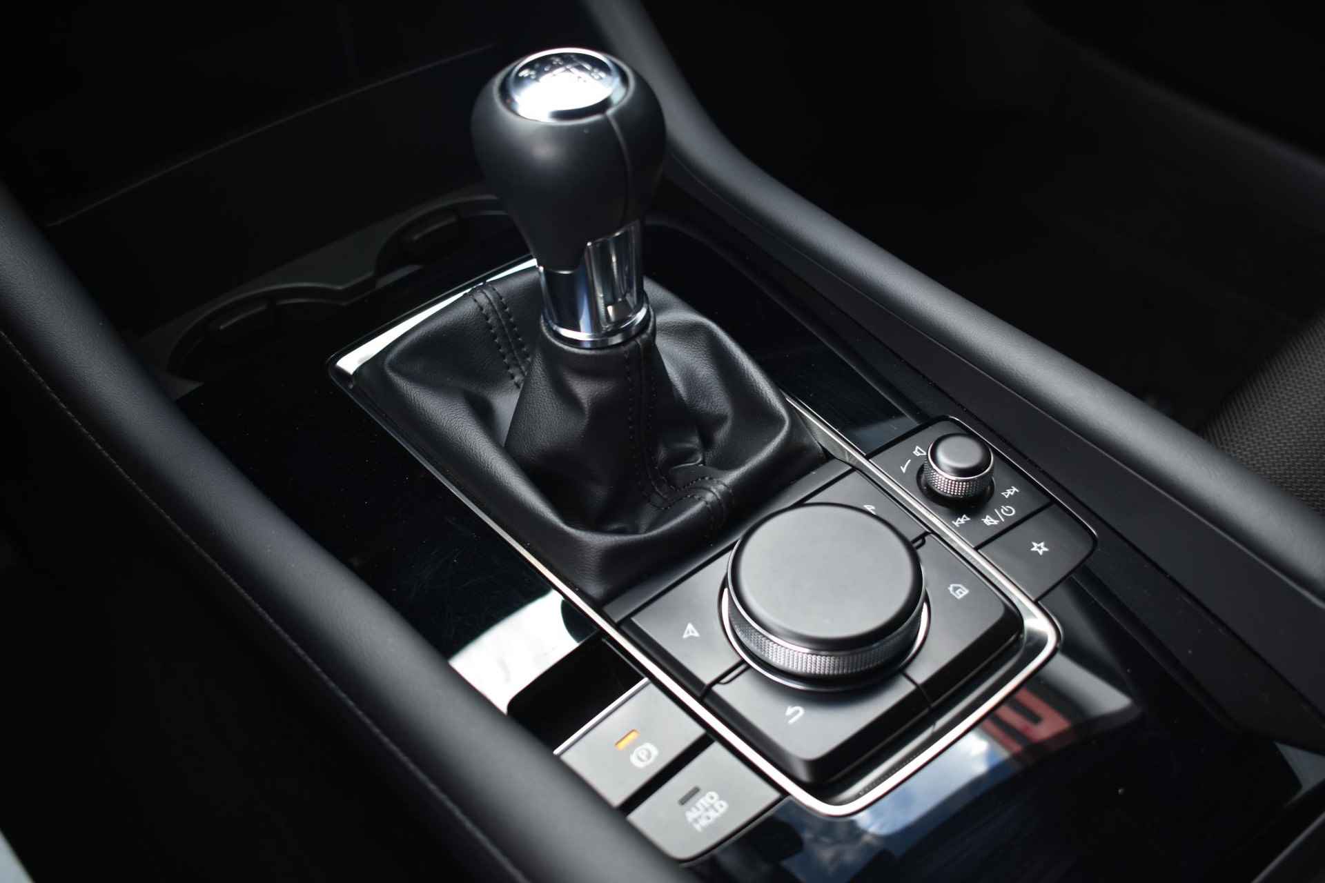 Mazda 3 2.0 e-SkyActiv-G M Hybrid Sportive 150pk | Navigatie | Keyless Entry | Head-up Display | 1e Eigenaar - 30/40