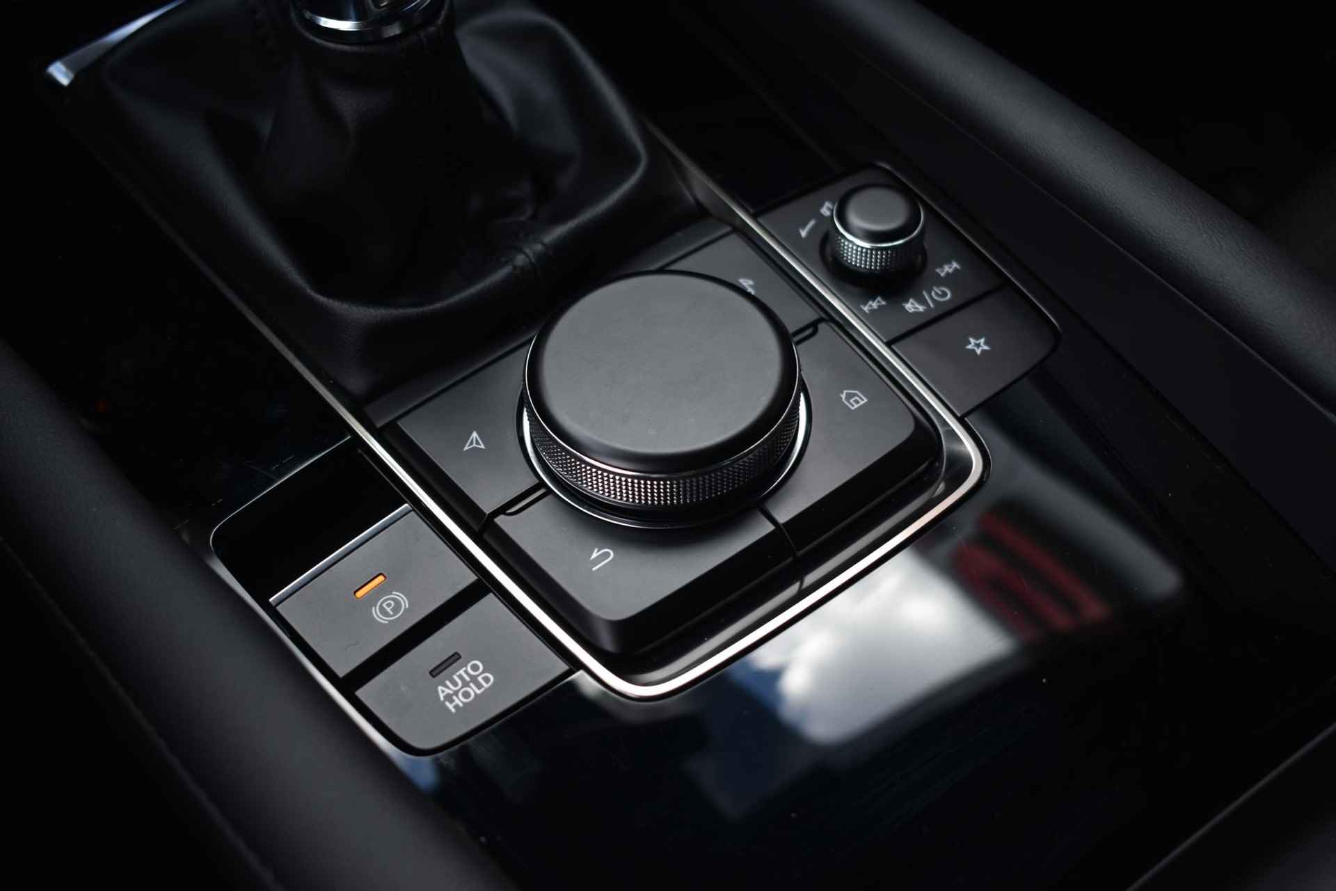Mazda 3 2.0 e-SkyActiv-G M Hybrid Sportive 150pk | Navigatie | Keyless Entry | Head-up Display | 1e Eigenaar - 32/40