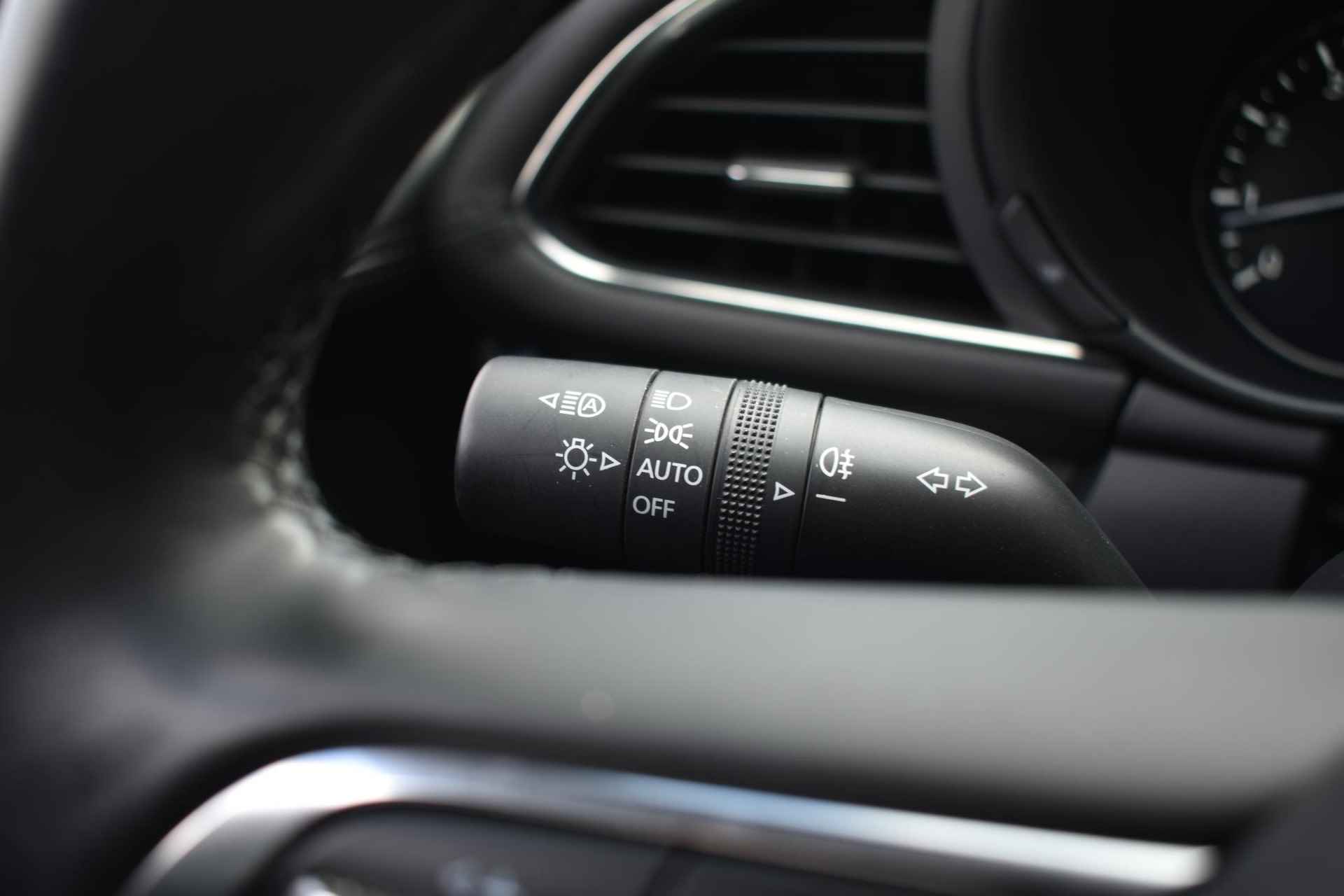Mazda 3 2.0 e-SkyActiv-G M Hybrid Sportive 150pk | Navigatie | Keyless Entry | Head-up Display | 1e Eigenaar - 36/40