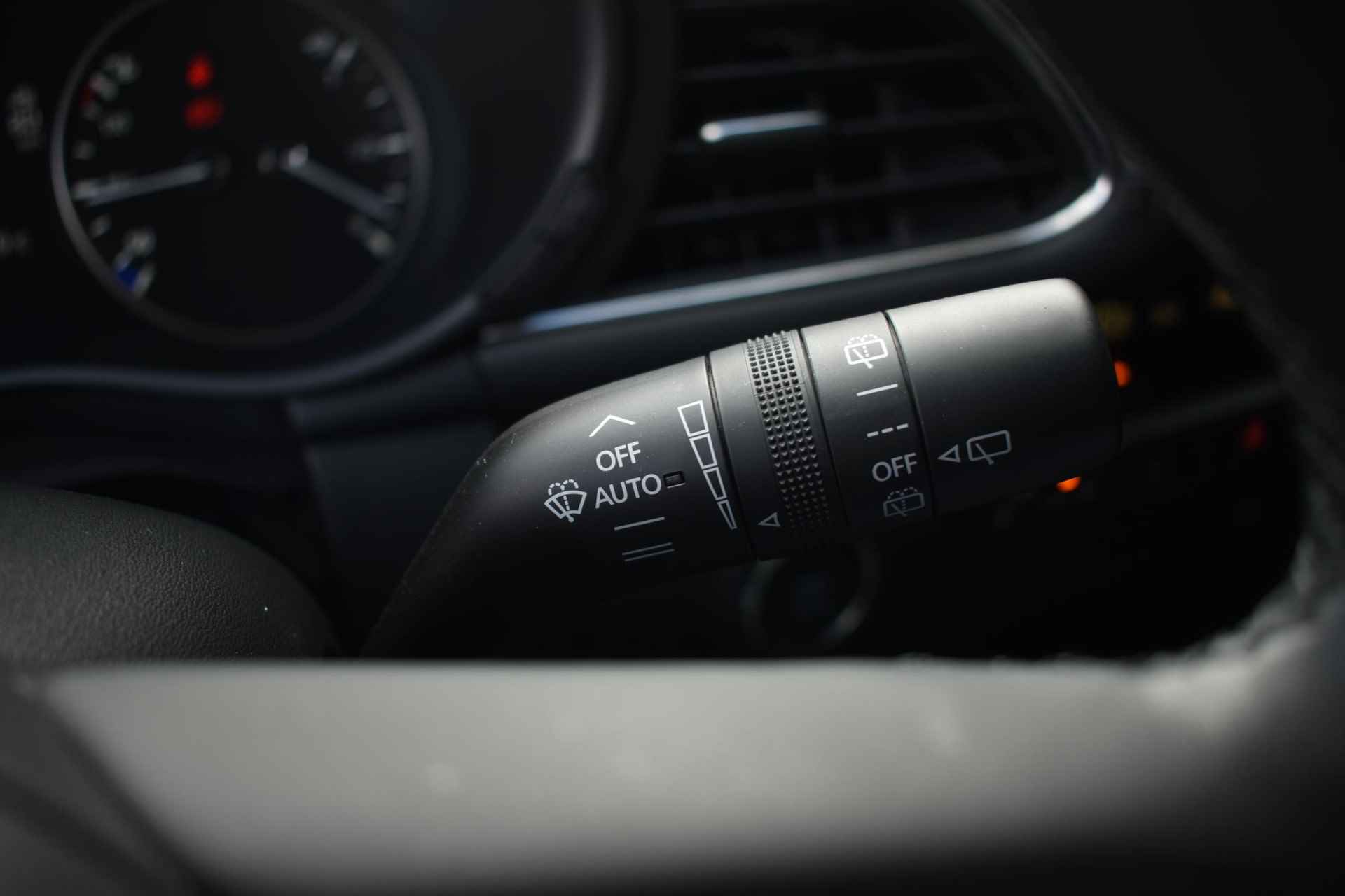 Mazda 3 2.0 e-SkyActiv-G M Hybrid Sportive 150pk | Navigatie | Keyless Entry | Head-up Display | 1e Eigenaar - 37/40