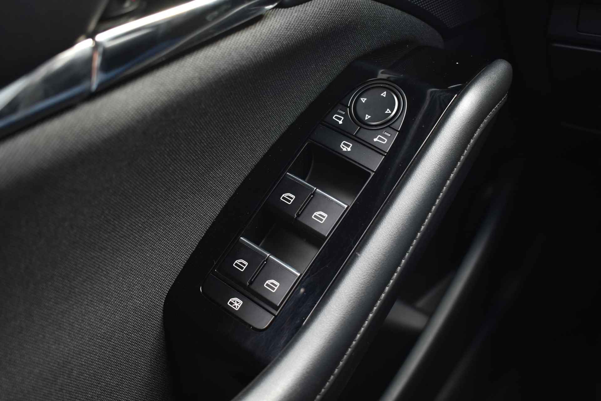 Mazda 3 2.0 e-SkyActiv-G M Hybrid Sportive 150pk | Navigatie | Keyless Entry | Head-up Display | 1e Eigenaar - 39/40