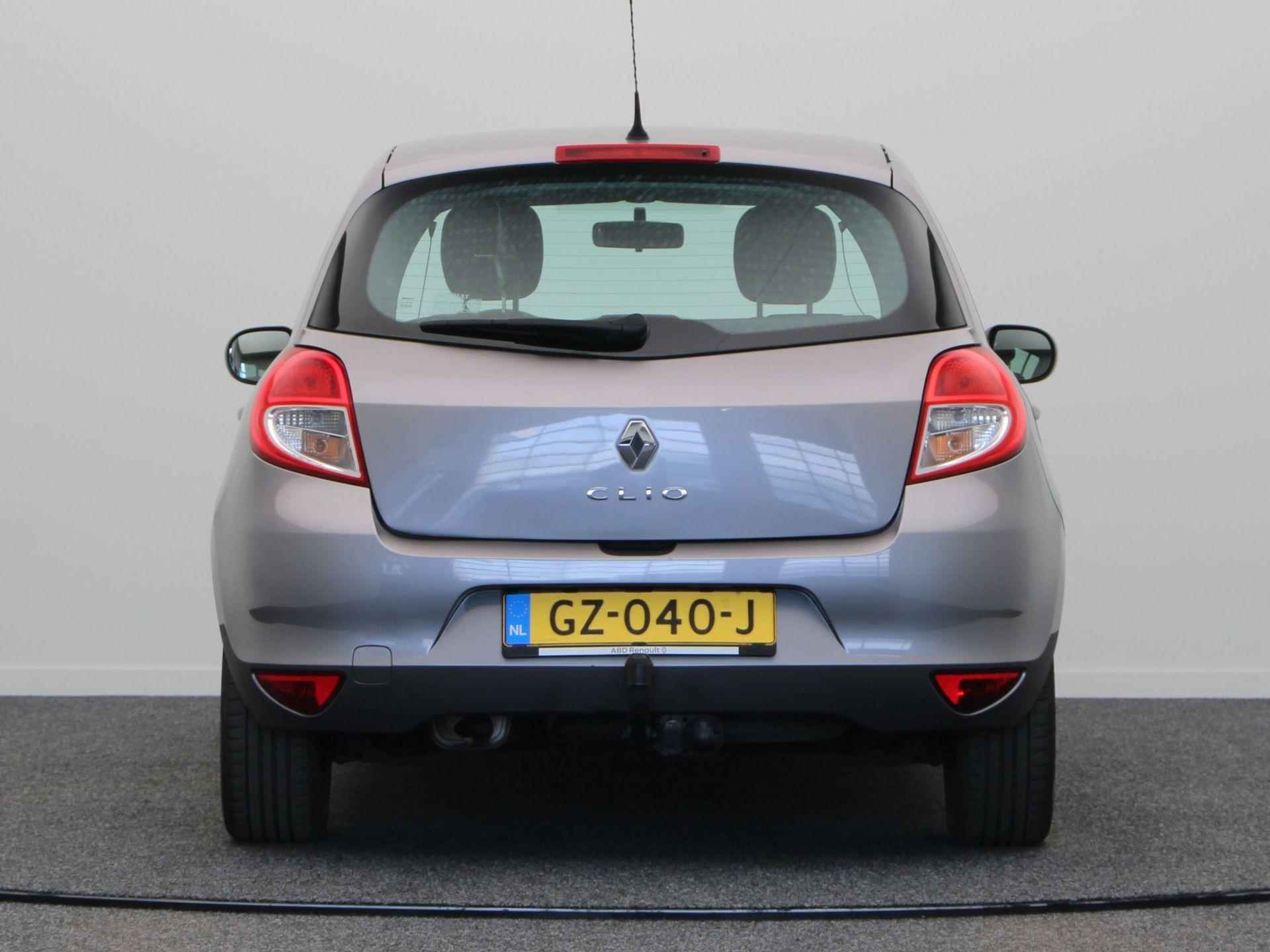 Renault Clio 1.2 Collection | Dealer Onderhouden | Trekhaak | Elektrische Ramen Voor | Radiobediening bij Stuur | 123989 km | - 7/45