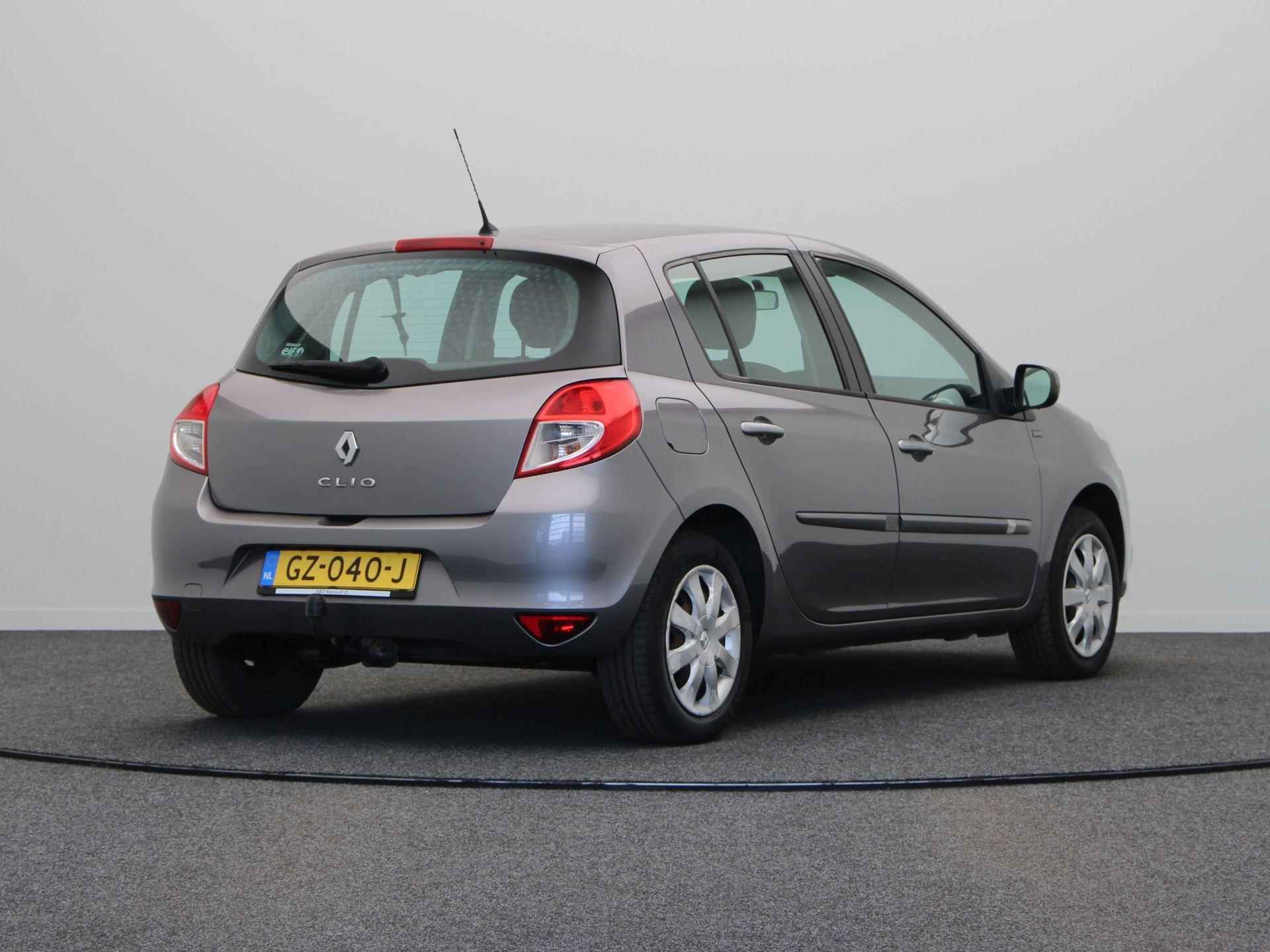 Renault Clio 1.2 Collection | Dealer Onderhouden | Trekhaak | Elektrische Ramen Voor | Radiobediening bij Stuur | 123989 km | - 11/45