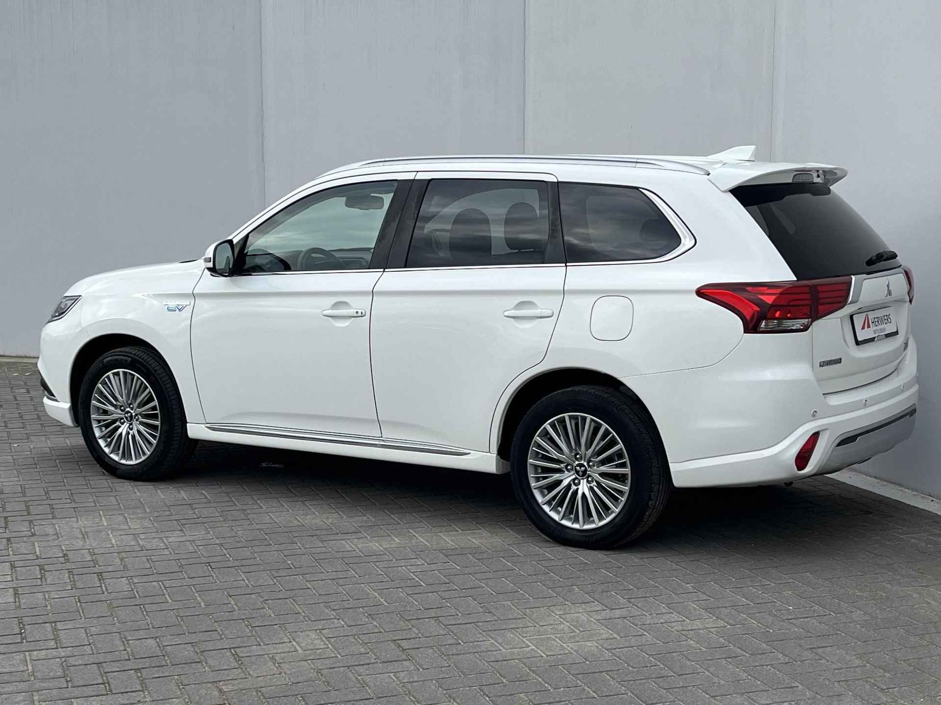 Mitsubishi Outlander 2.4 PHEV Automaat Intense / Plug-in / Keyless / Apple carplay & Android auto / Climate control / Cruise control - 21/48