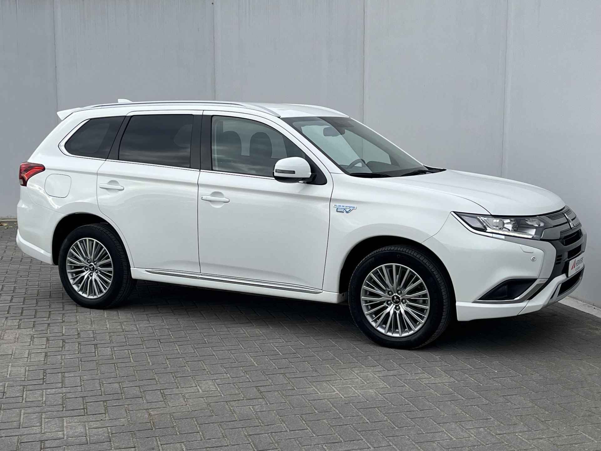 Mitsubishi Outlander 2.4 PHEV Automaat Intense / Plug-in / Keyless / Apple carplay & Android auto / Climate control / Cruise control - 23/48