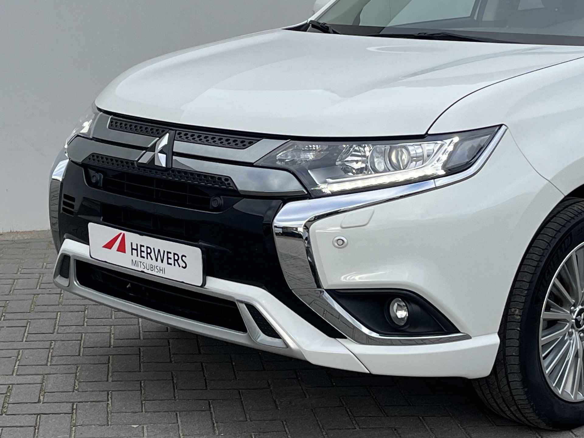 Mitsubishi Outlander 2.4 PHEV Automaat Intense / Plug-in / Keyless / Apple carplay & Android auto / Climate control / Cruise control - 36/48